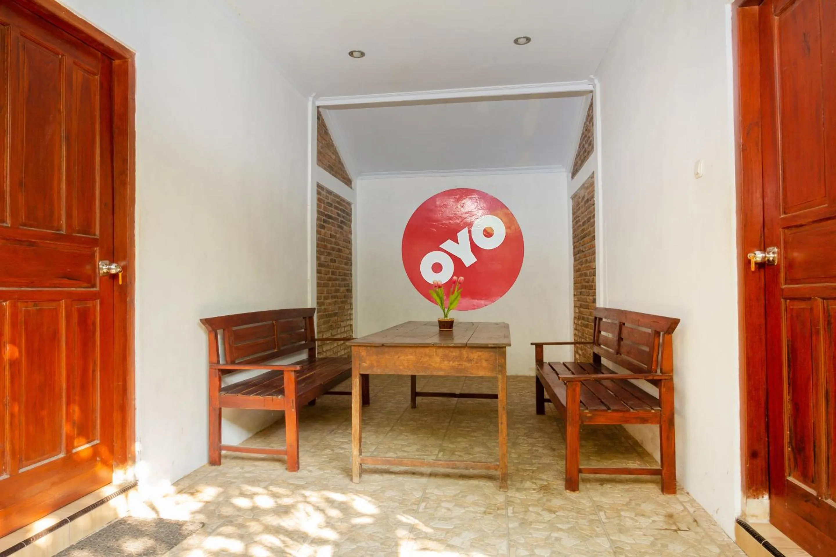Lobby or reception in Hotel O Abhaya Mudra Homestay