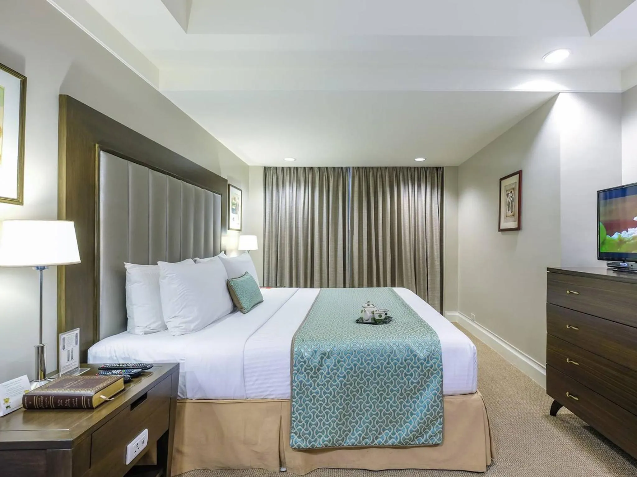 Bed in Somerset Millennium Makati