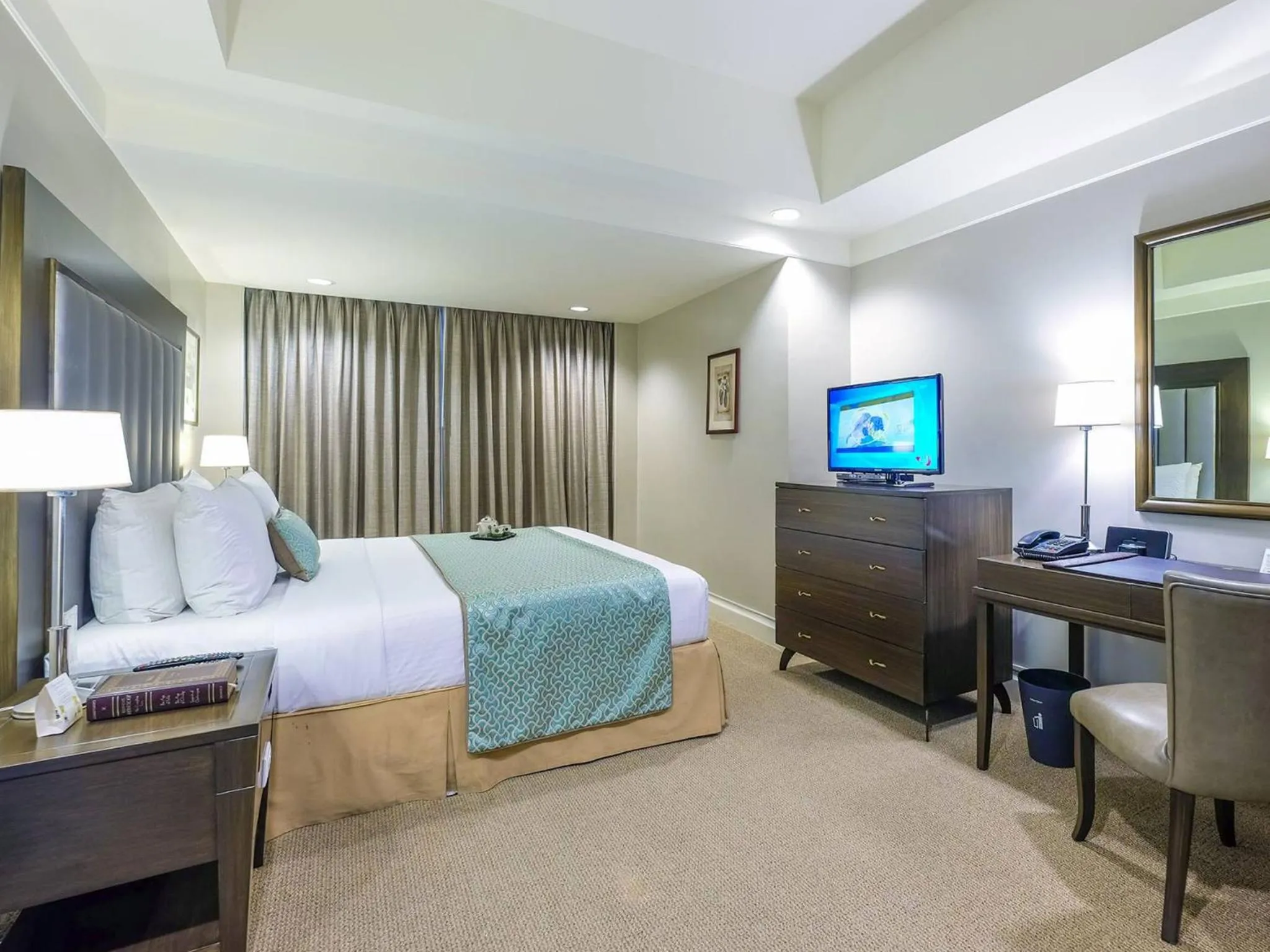 Bed in Somerset Millennium Makati