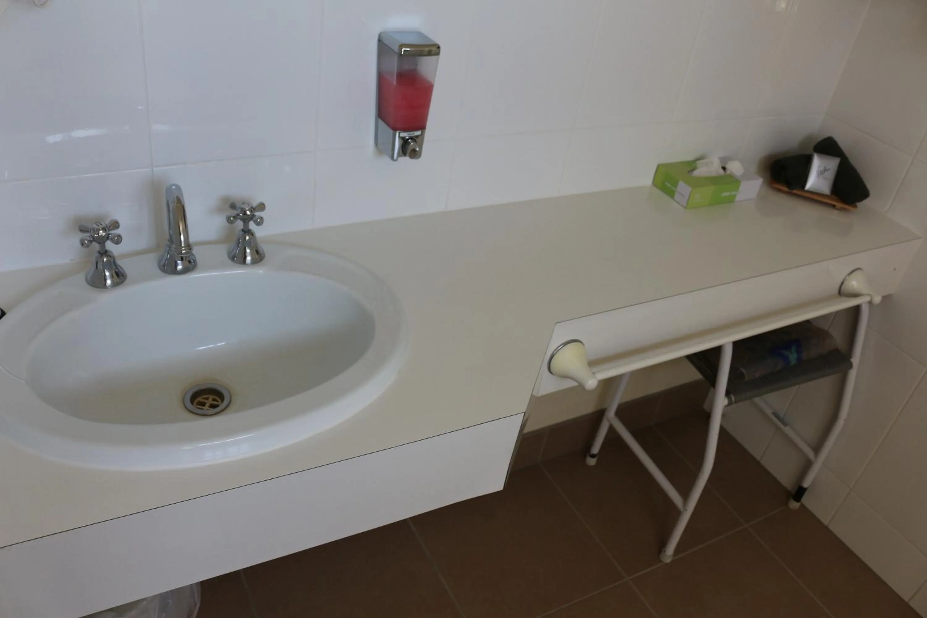 Bathroom in Bendigo Haymarket Motor Inn