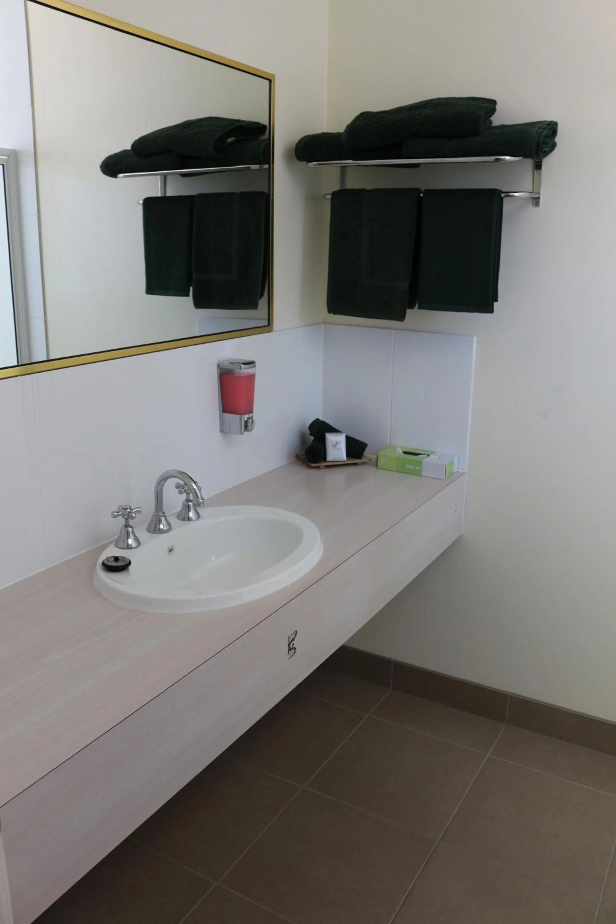 Bathroom in Bendigo Haymarket Motor Inn