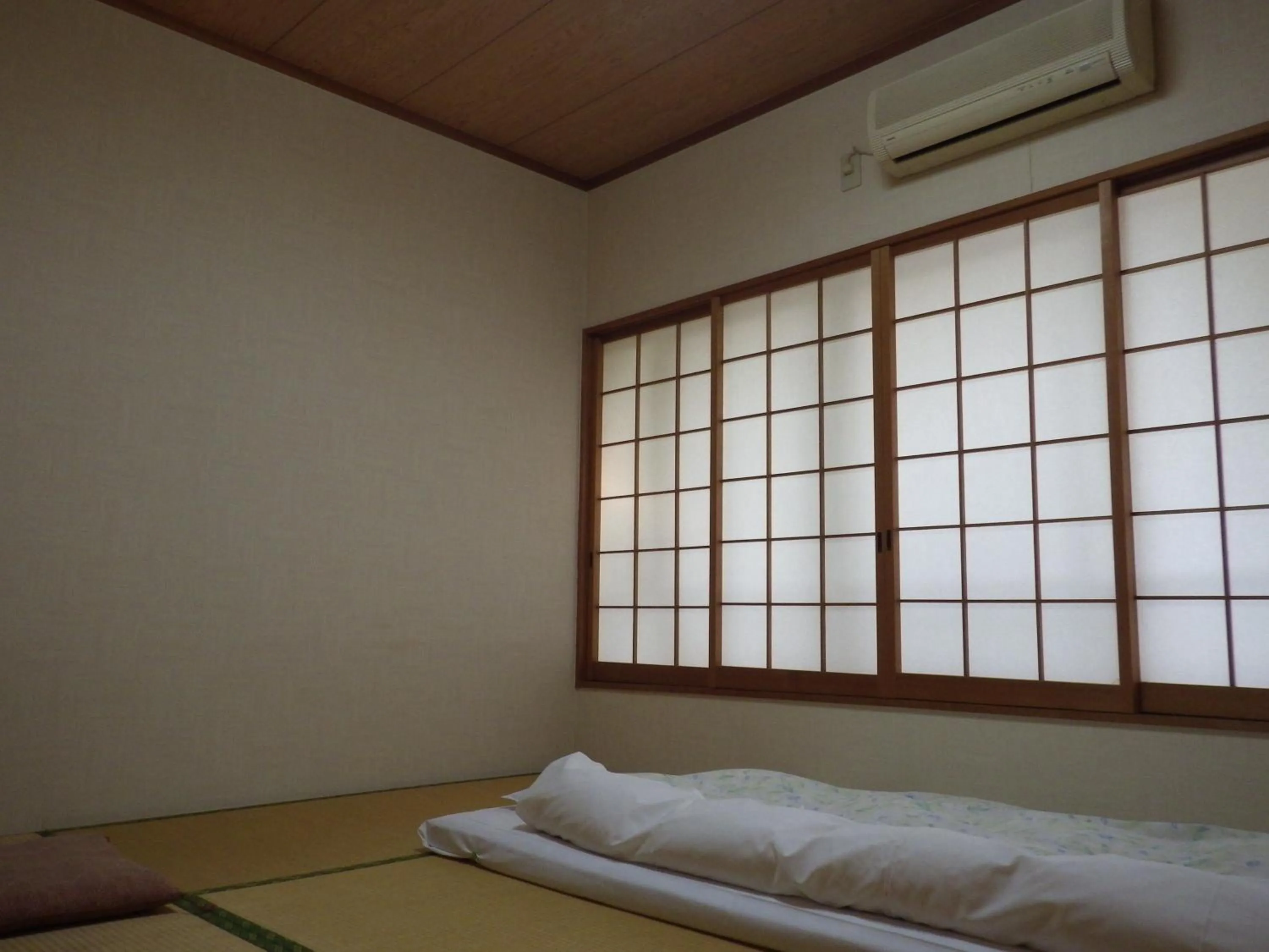 Photo of the whole room, Bed in Uokagi Ryokan