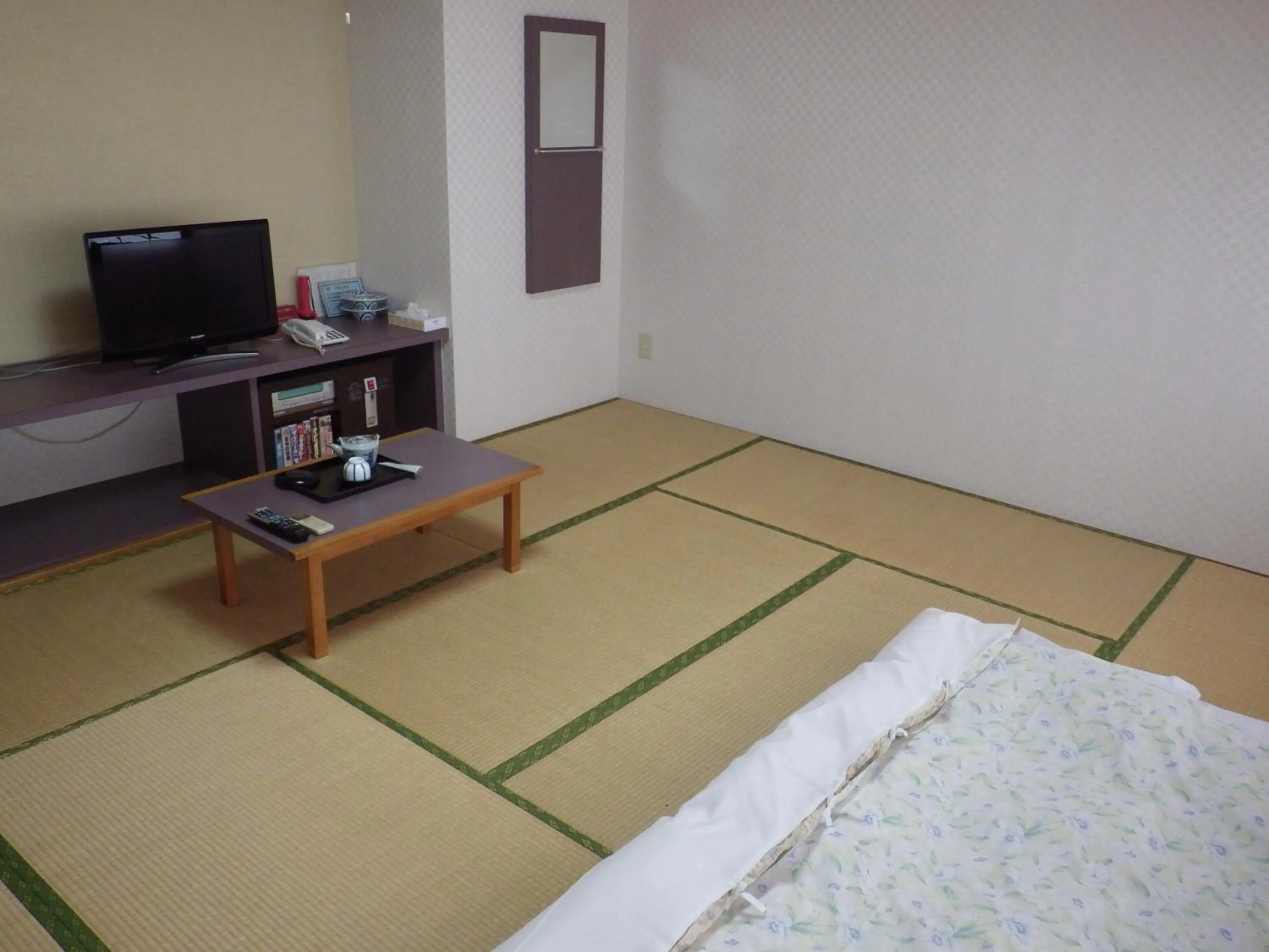 Photo of the whole room, Bed in Uokagi Ryokan