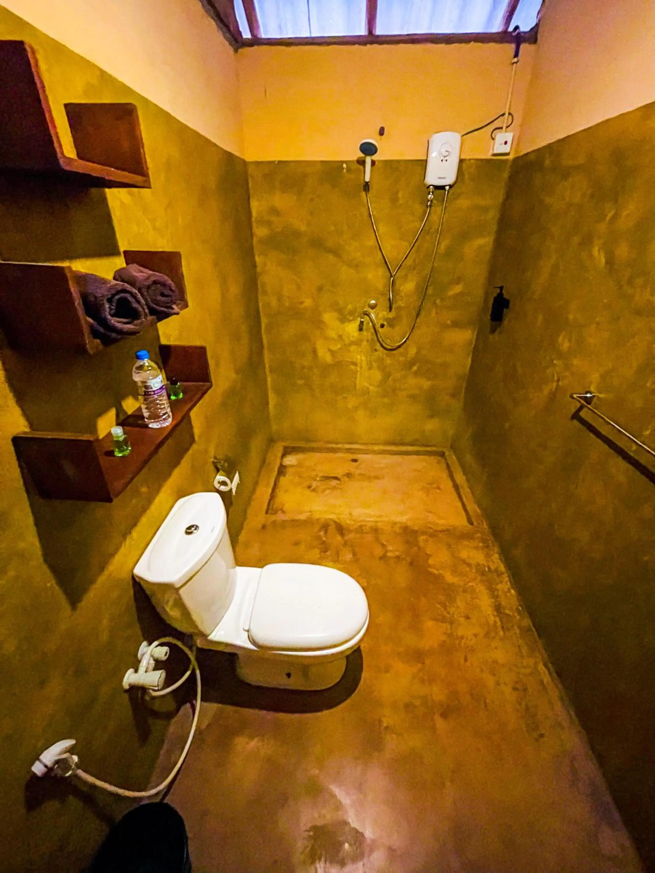 Shower in Hotel Niyagala Lodge Sigiriya