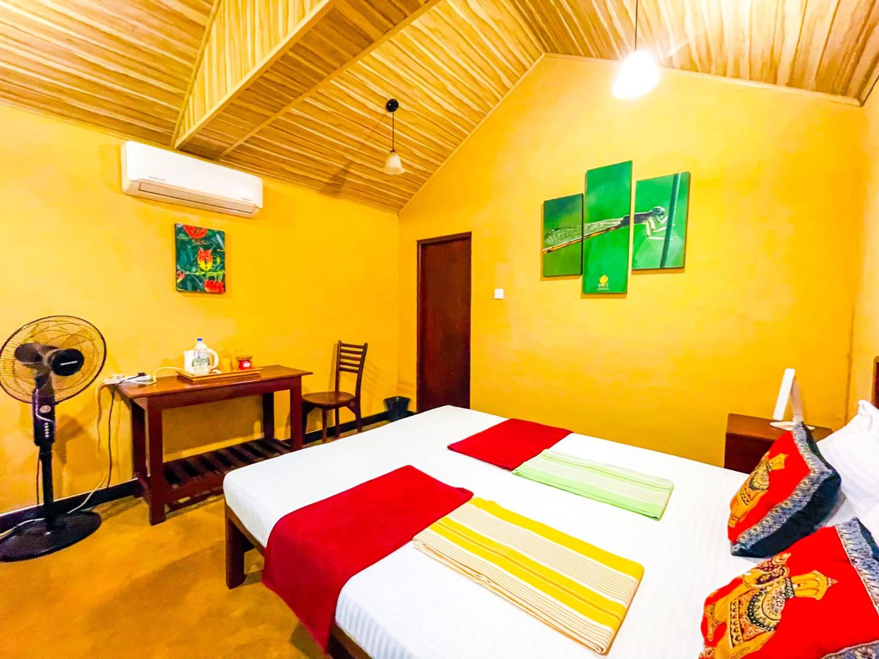 Bed in Hotel Niyagala Lodge Sigiriya