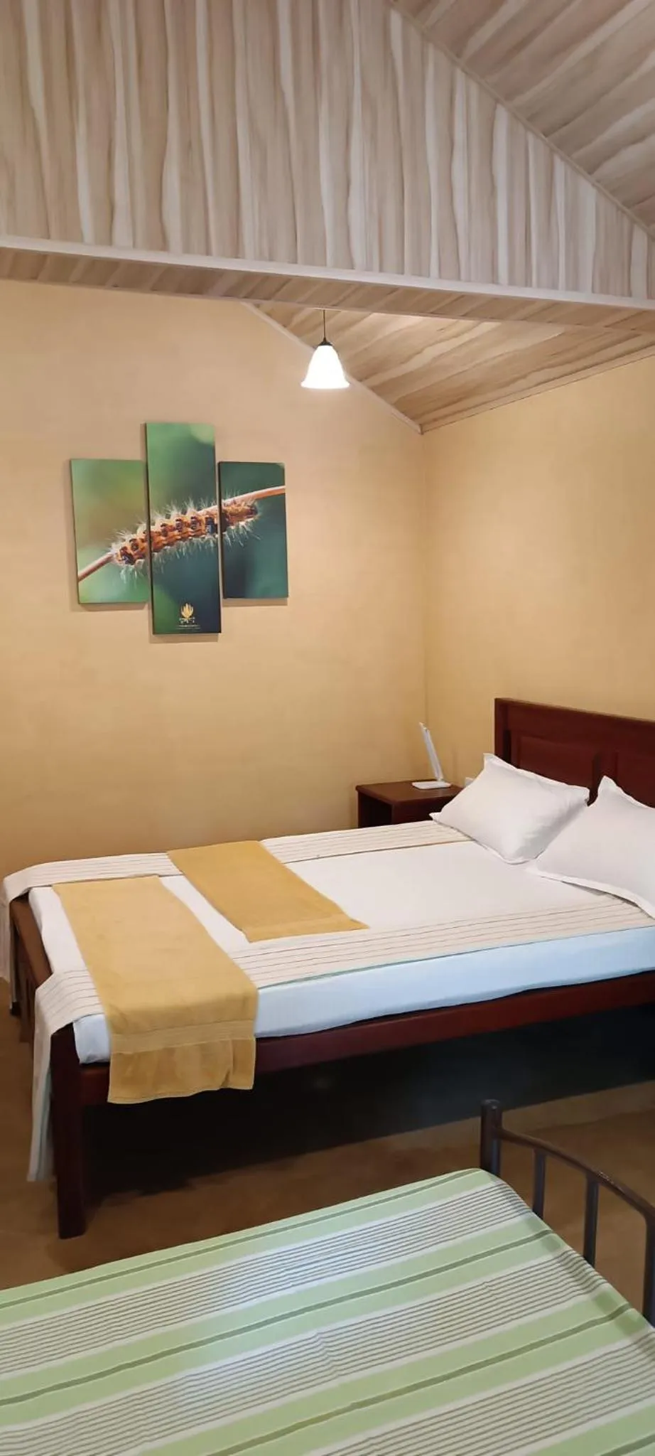 Bed in Hotel Niyagala Lodge Sigiriya