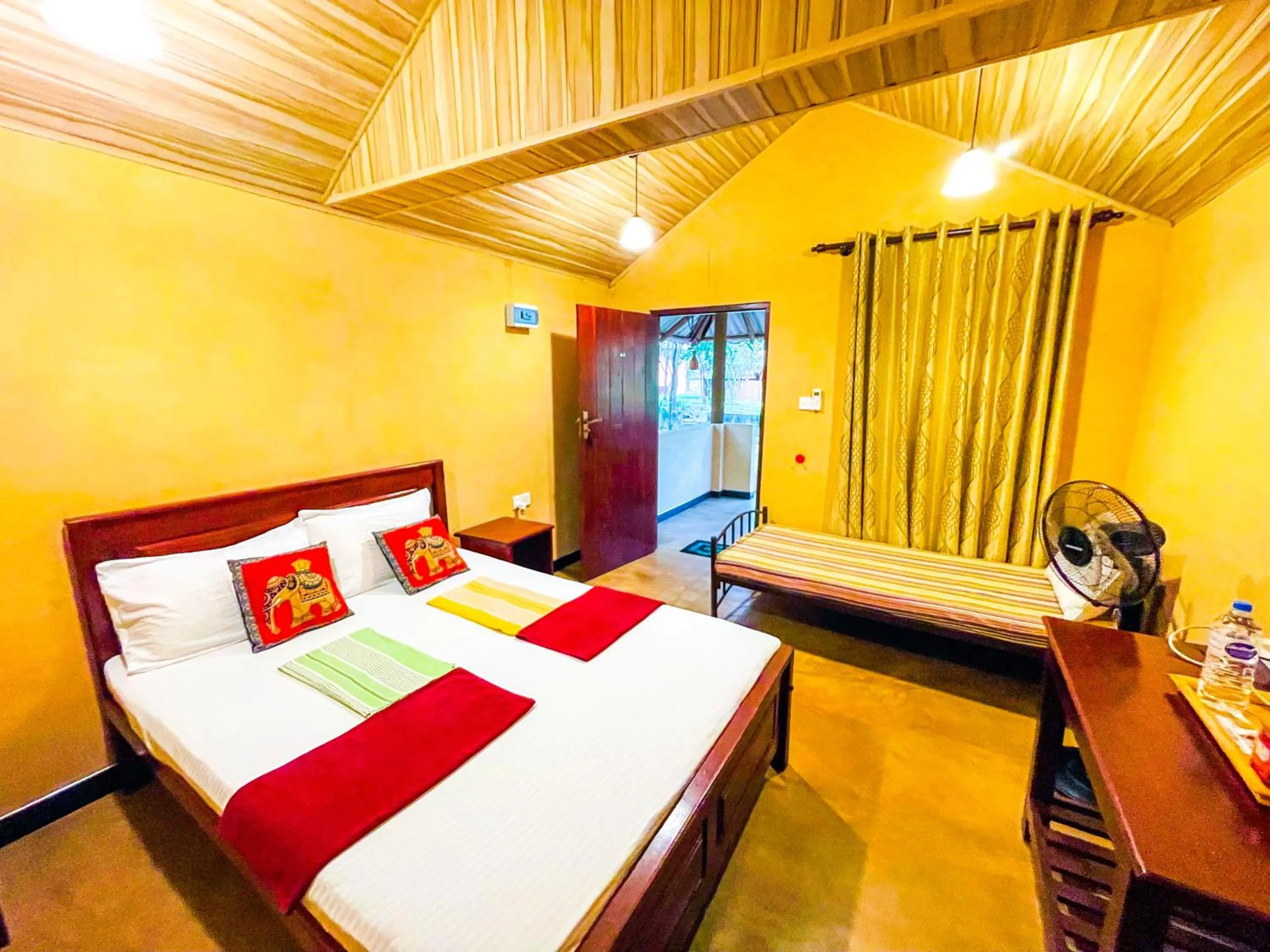 Bed in Hotel Niyagala Lodge Sigiriya