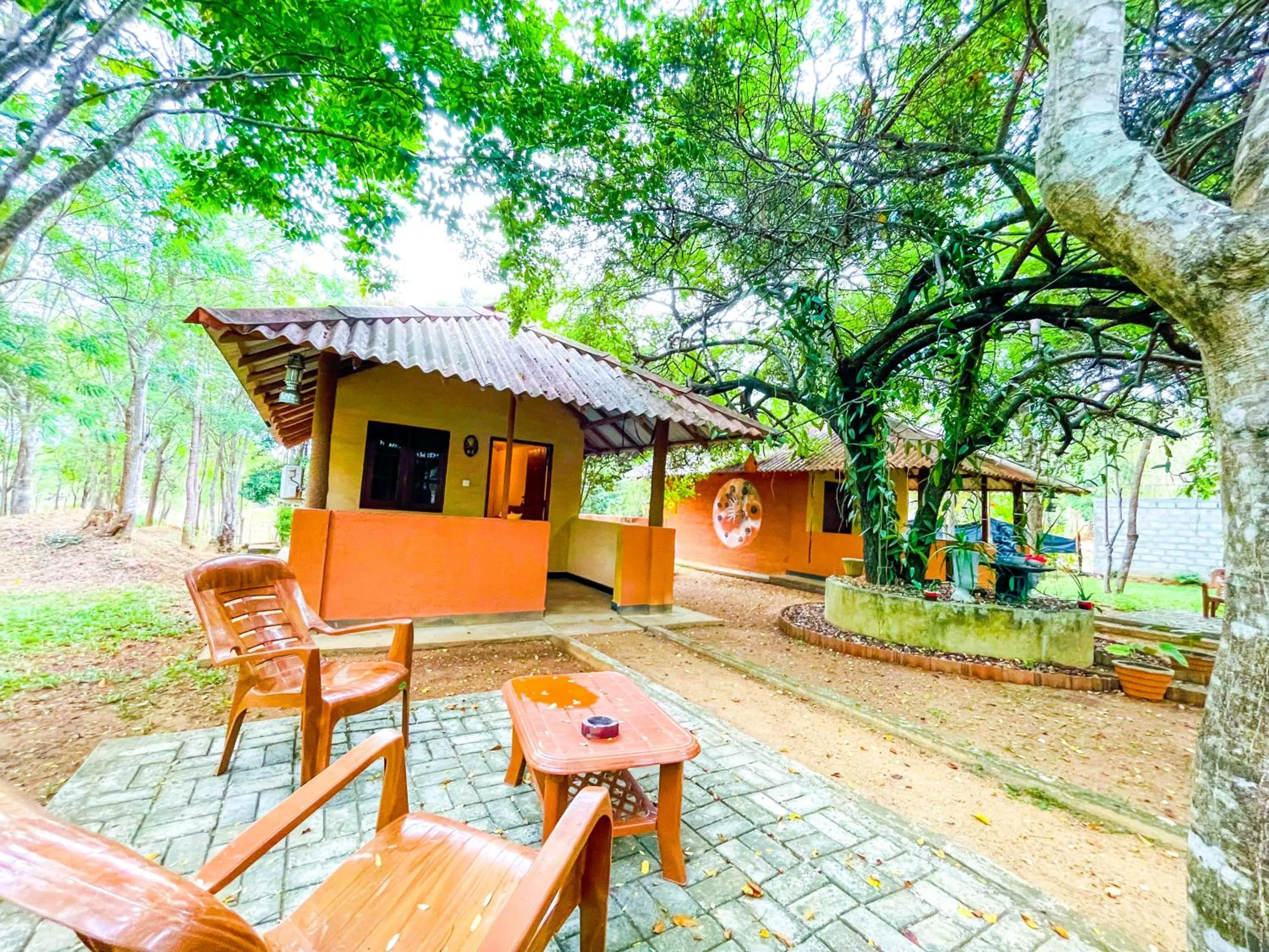 Property building in Hotel Niyagala Lodge Sigiriya