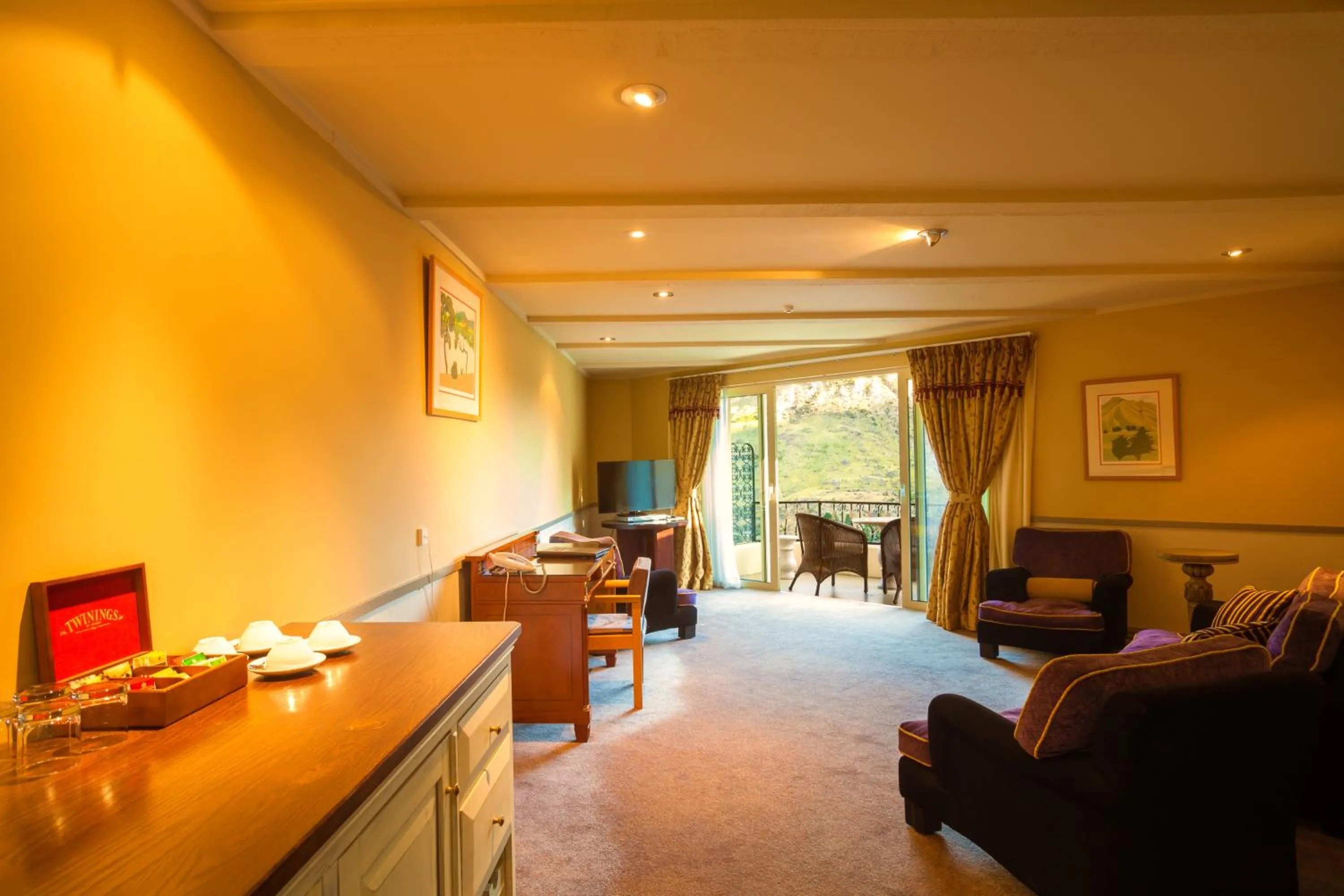 Coffee/tea facilities in Nugget Point Hotel