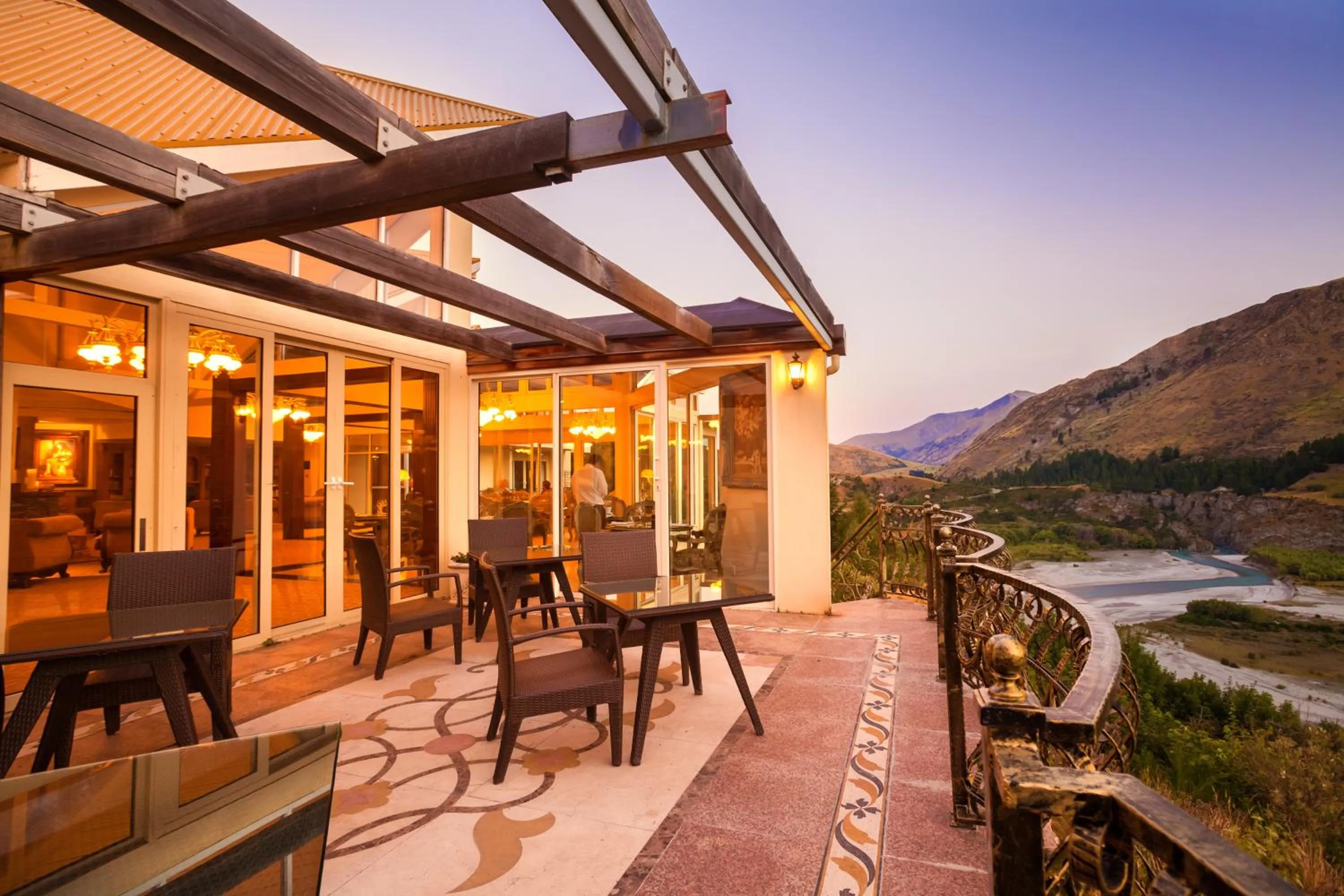 Restaurant/places to eat in Nugget Point Hotel