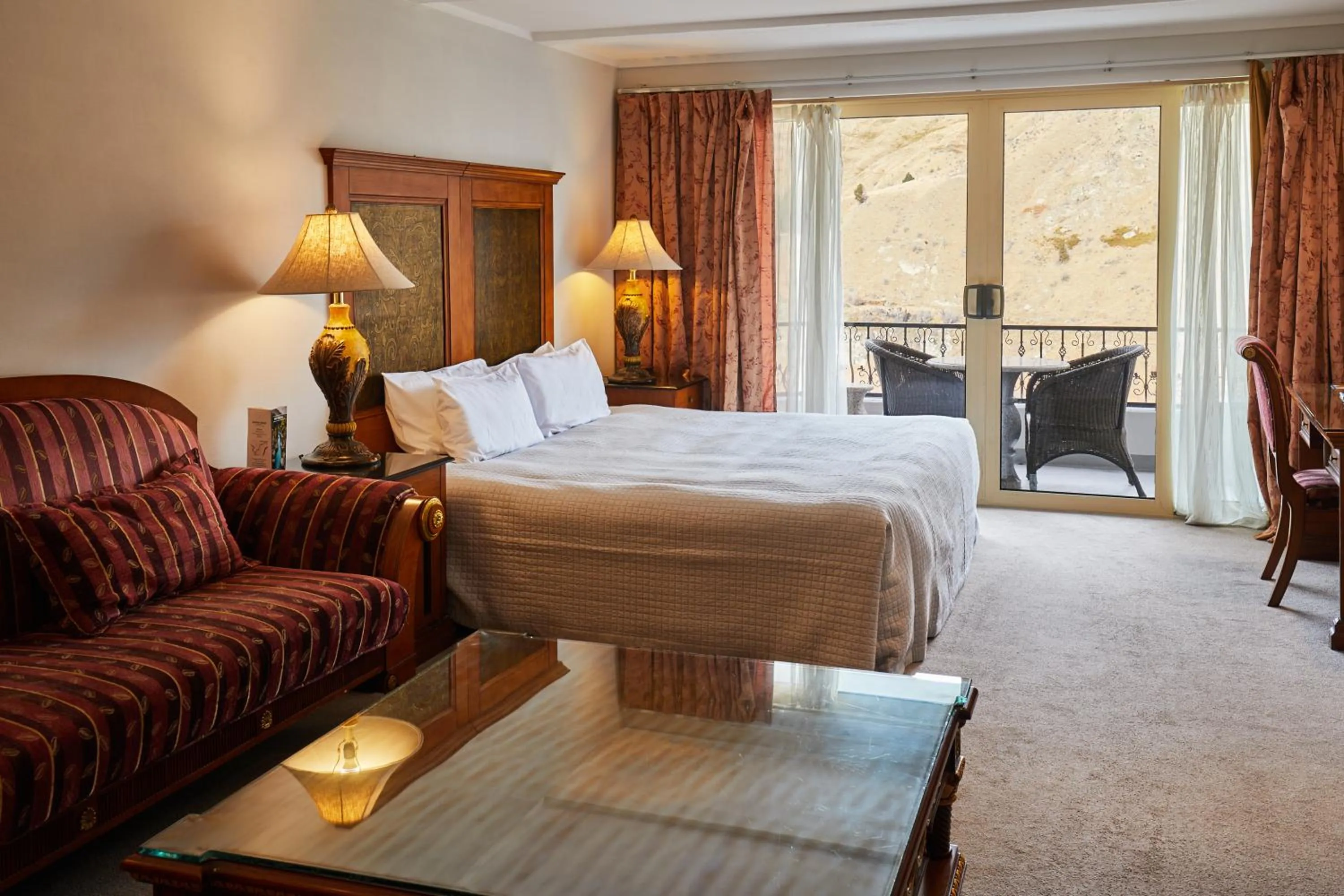 Bed in Nugget Point Hotel