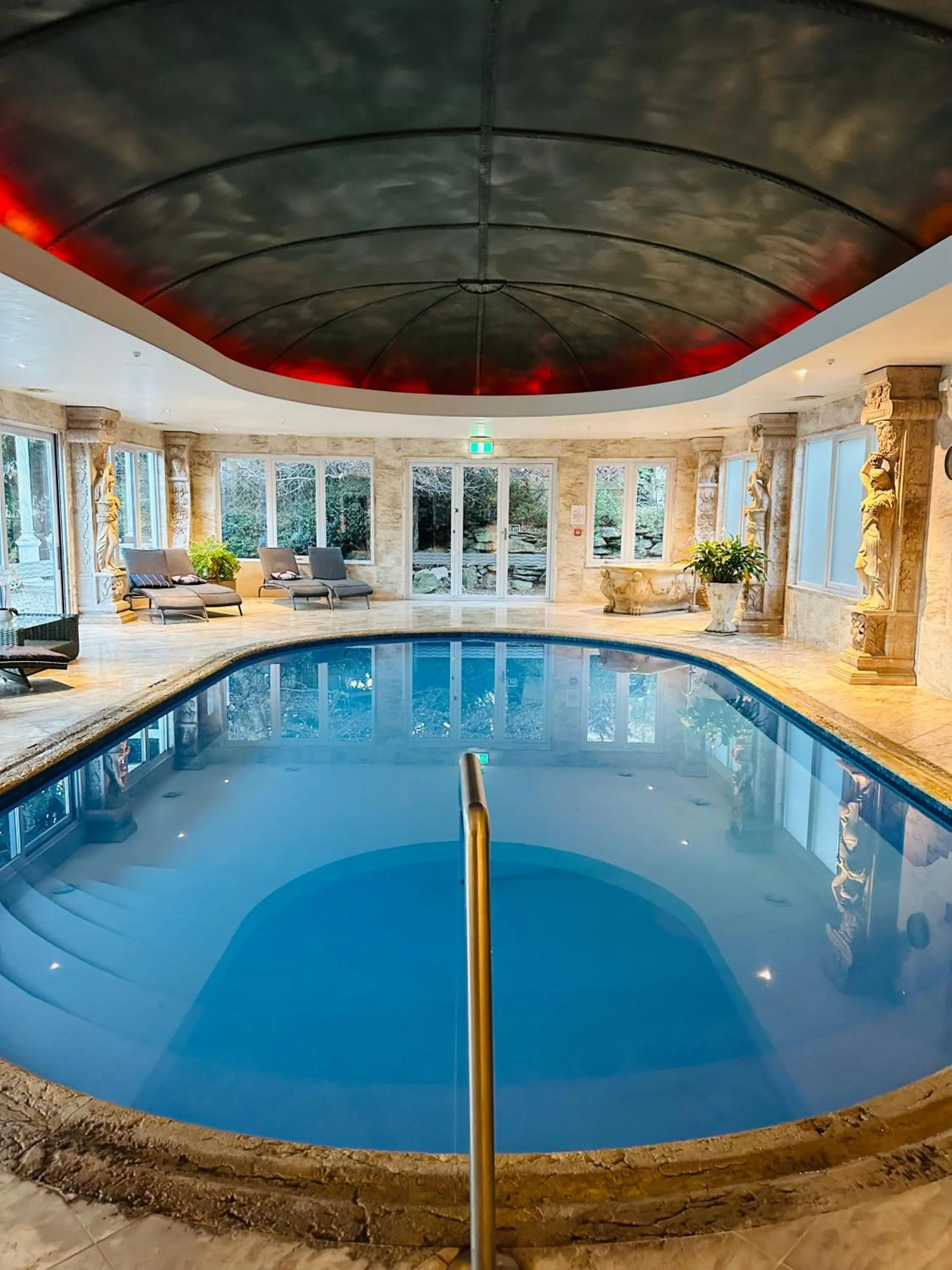 Swimming pool in Nugget Point Hotel