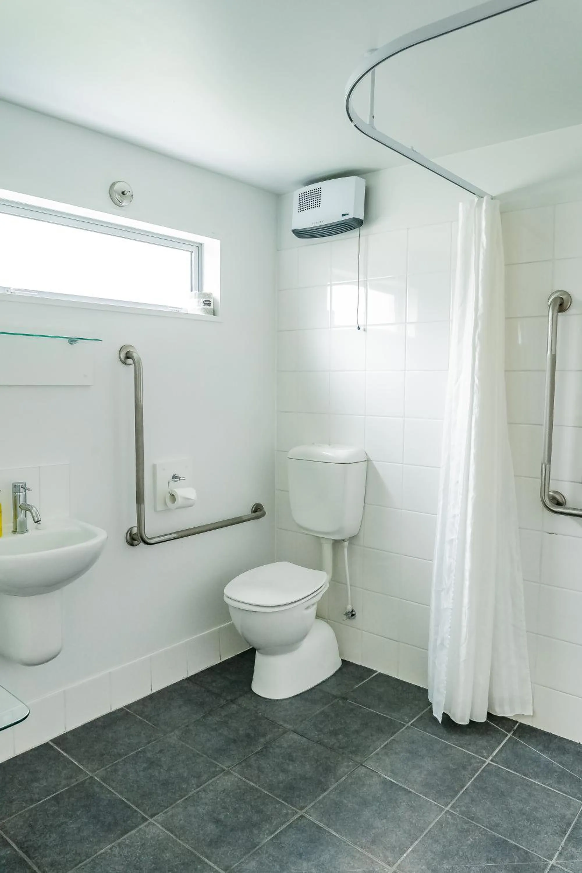 Toilet in Airport Christchurch Motel