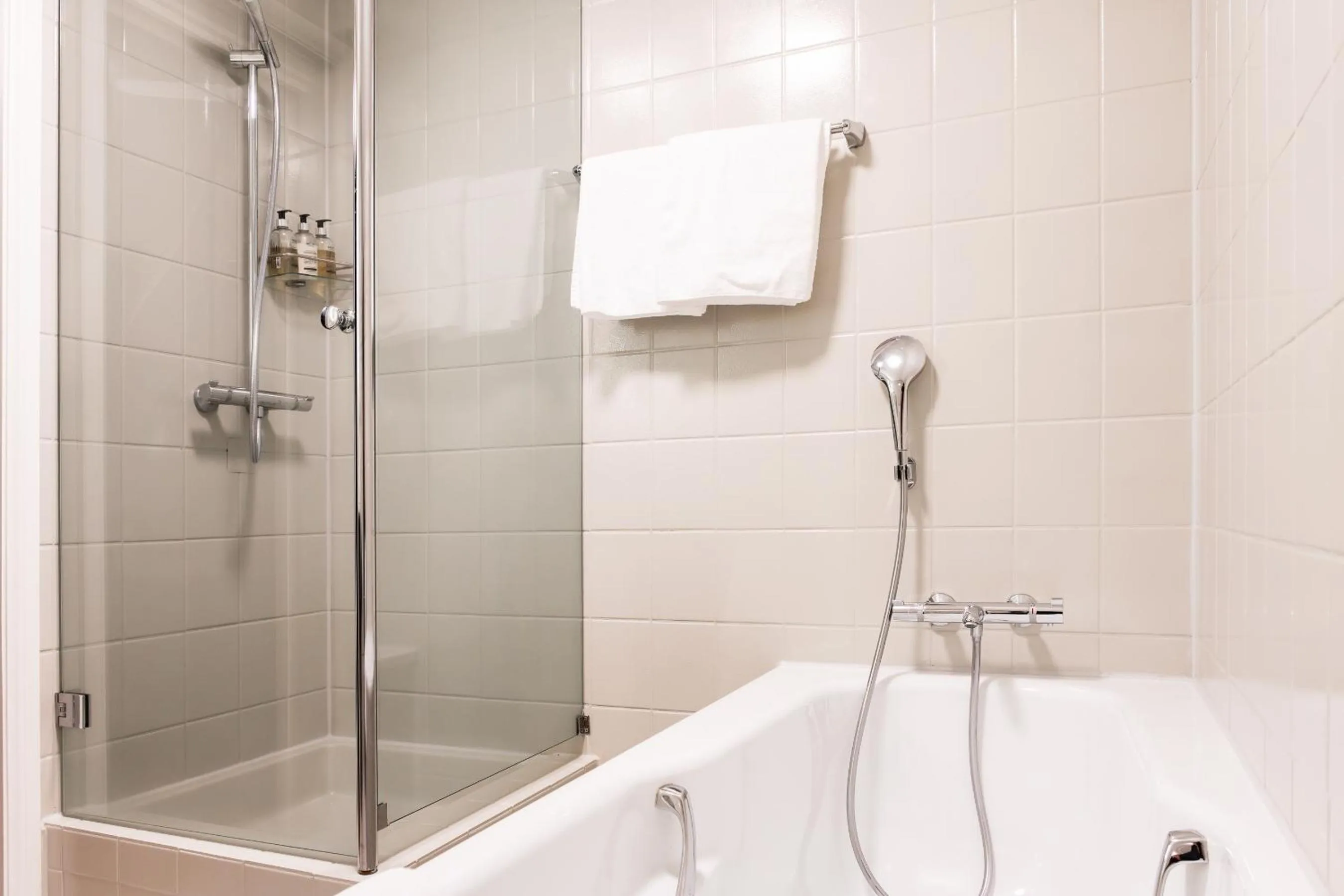 Shower in Sundvolden Hotel