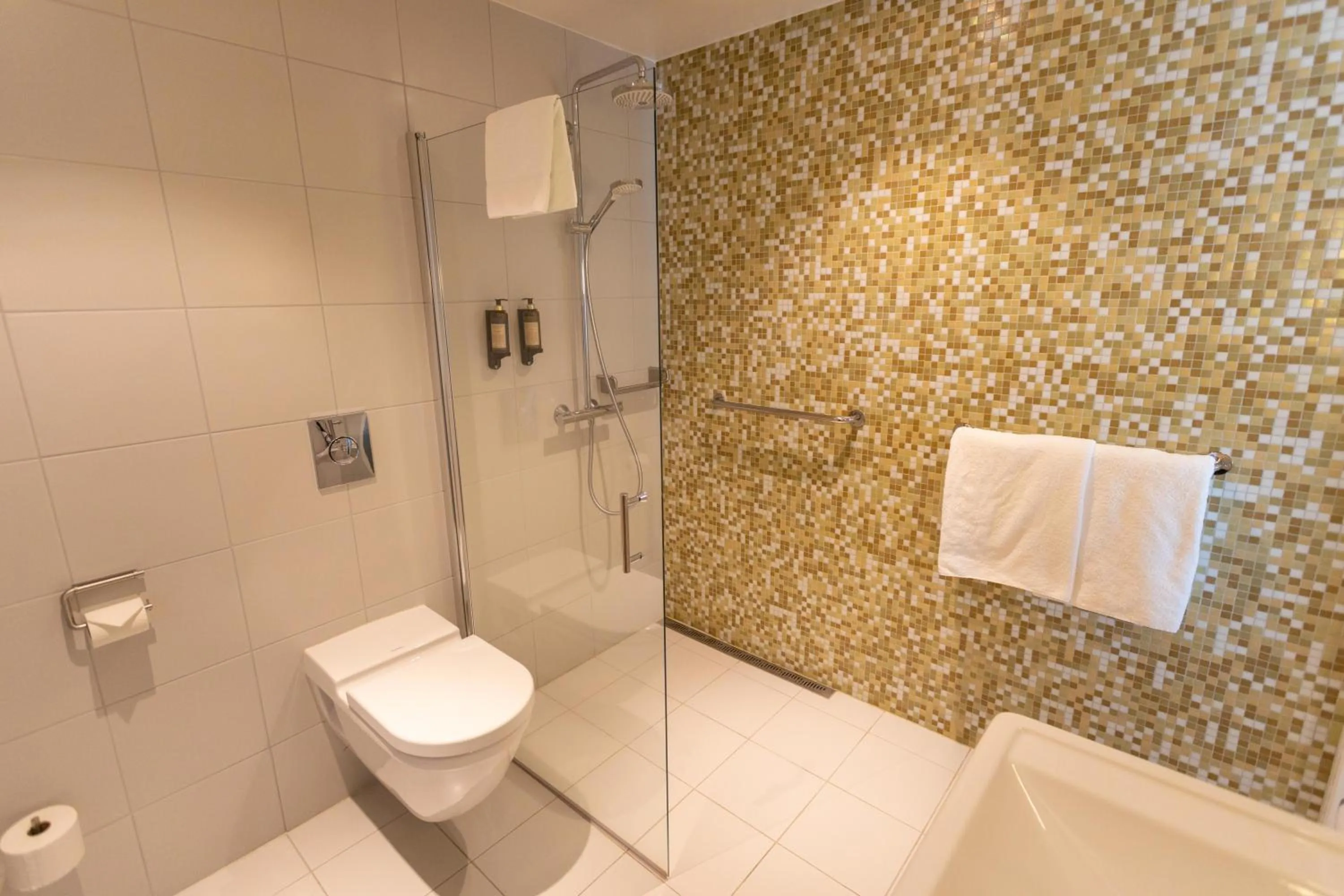 Bathroom in Sundvolden Hotel