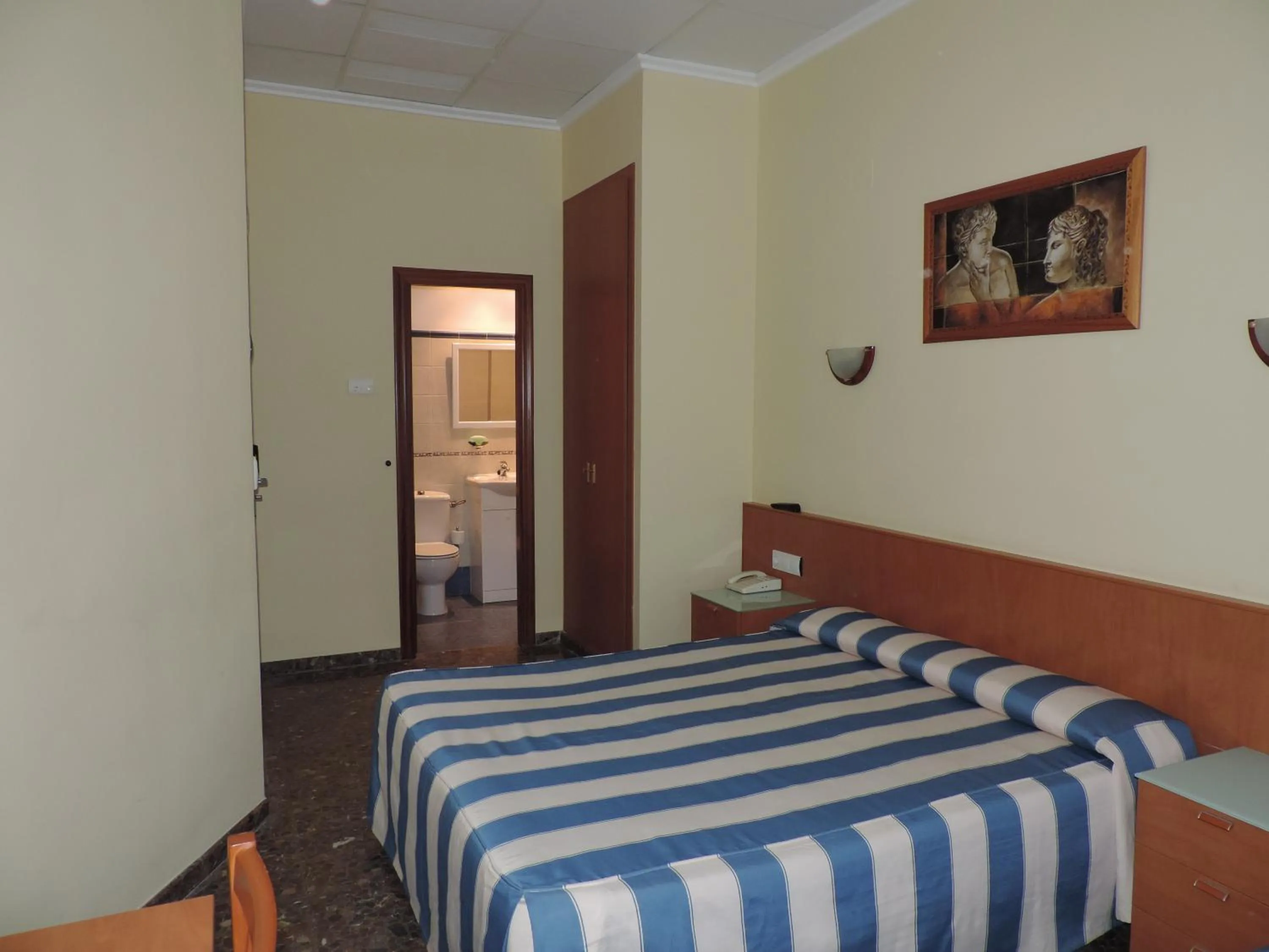 Photo of the whole room in Hotel Costa San Antonio