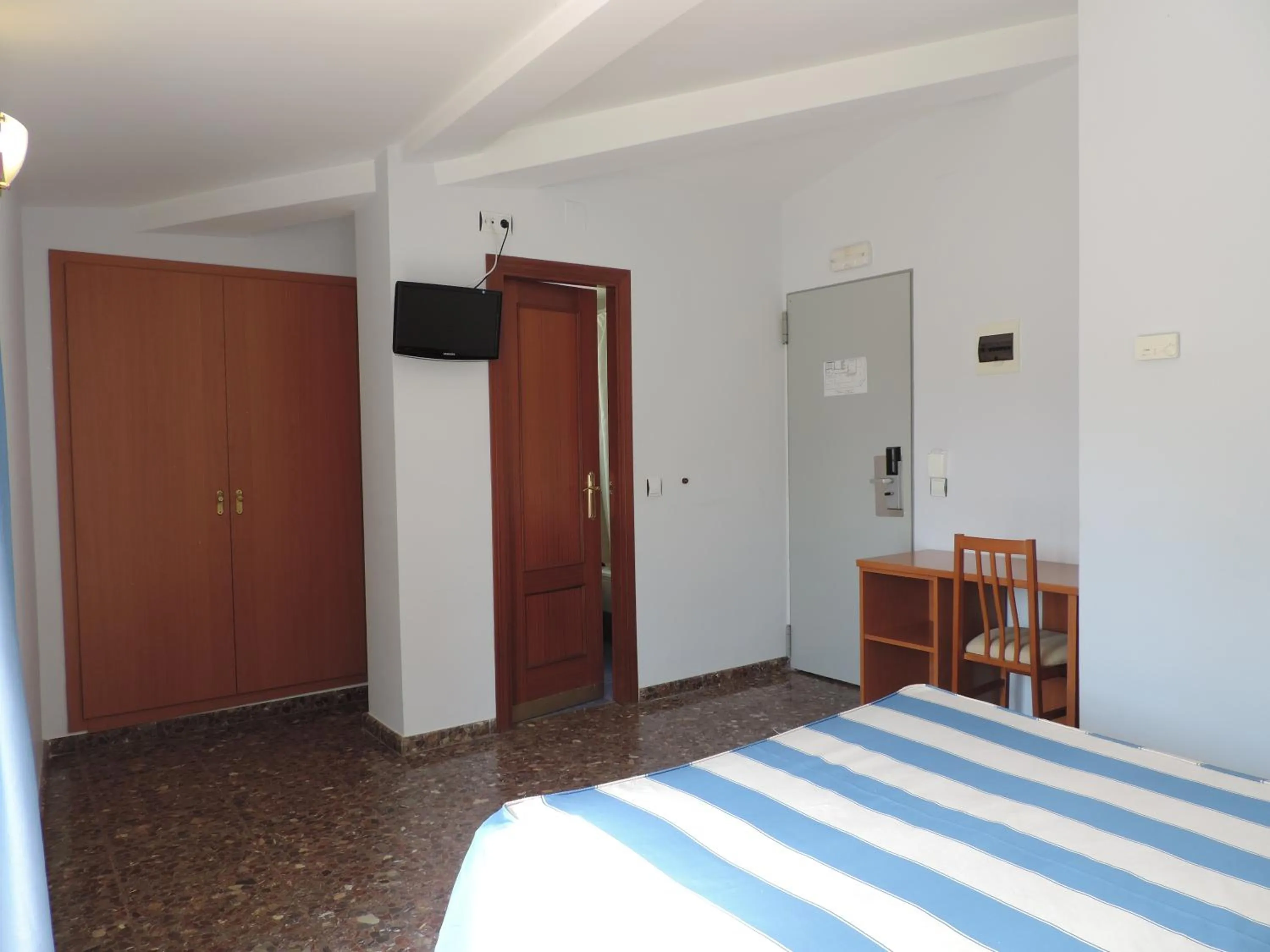 Photo of the whole room in Hotel Costa San Antonio