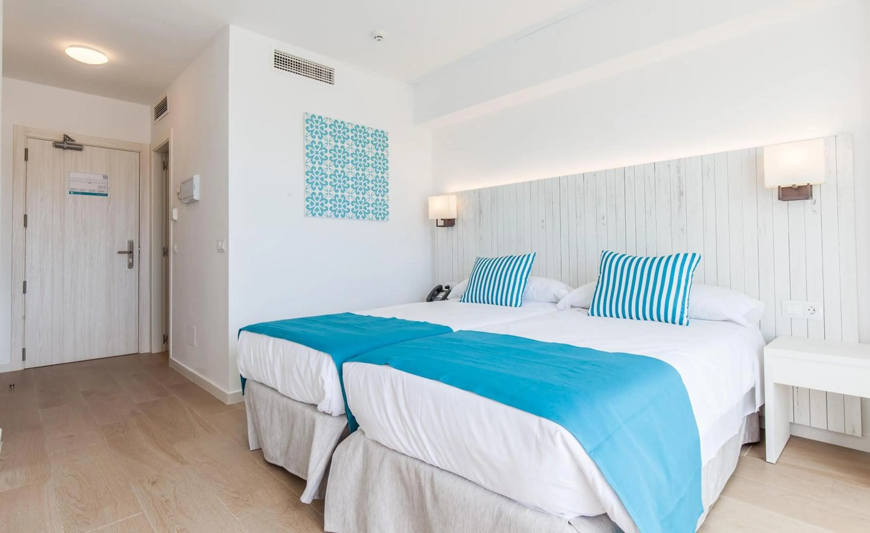 Photo of the whole room, Bed in BLUESEA Gran Playa