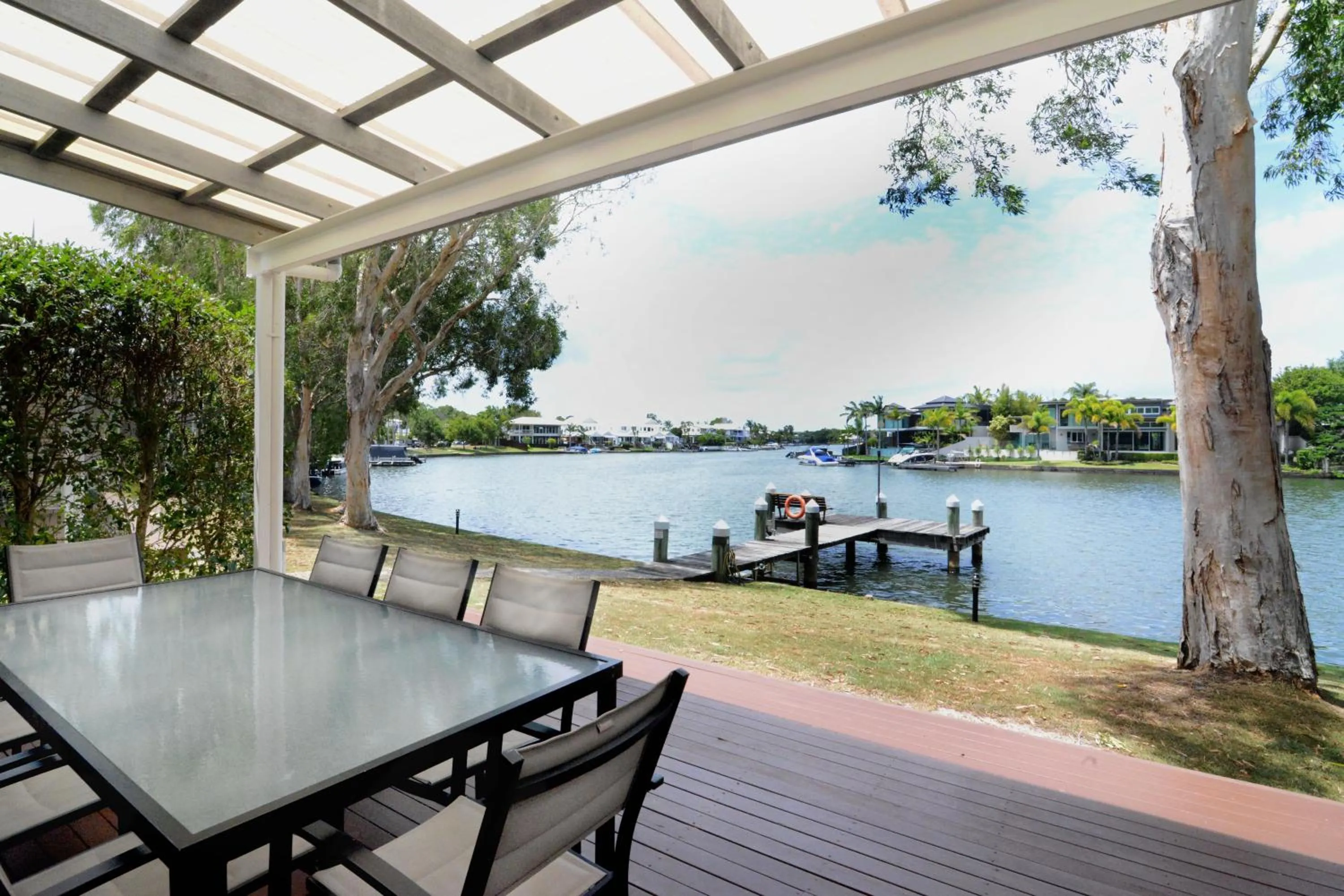 Day in Noosa Entrance Waterfront Resort