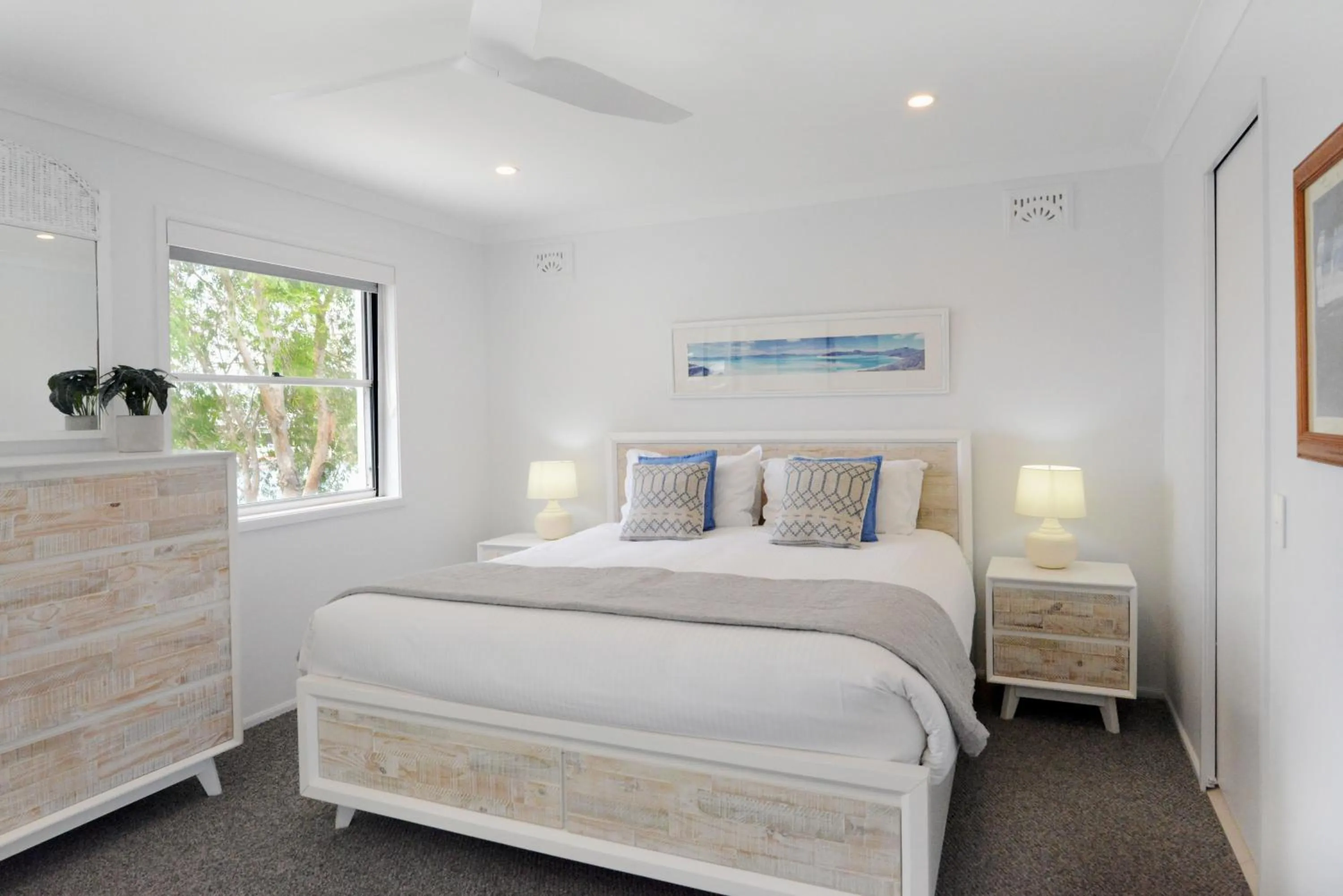 Bed in Noosa Entrance Waterfront Resort