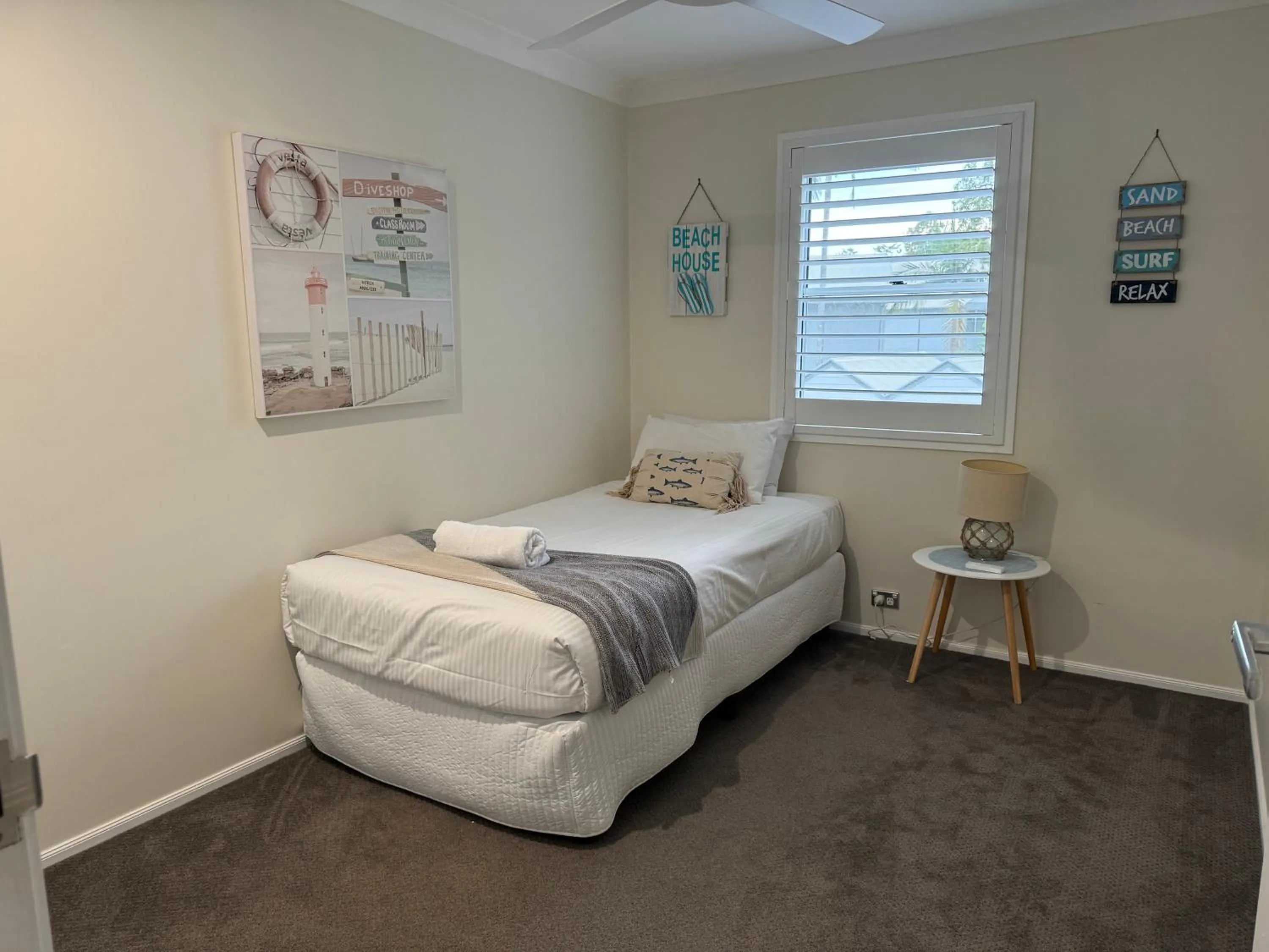 Bed in Noosa Entrance Waterfront Resort