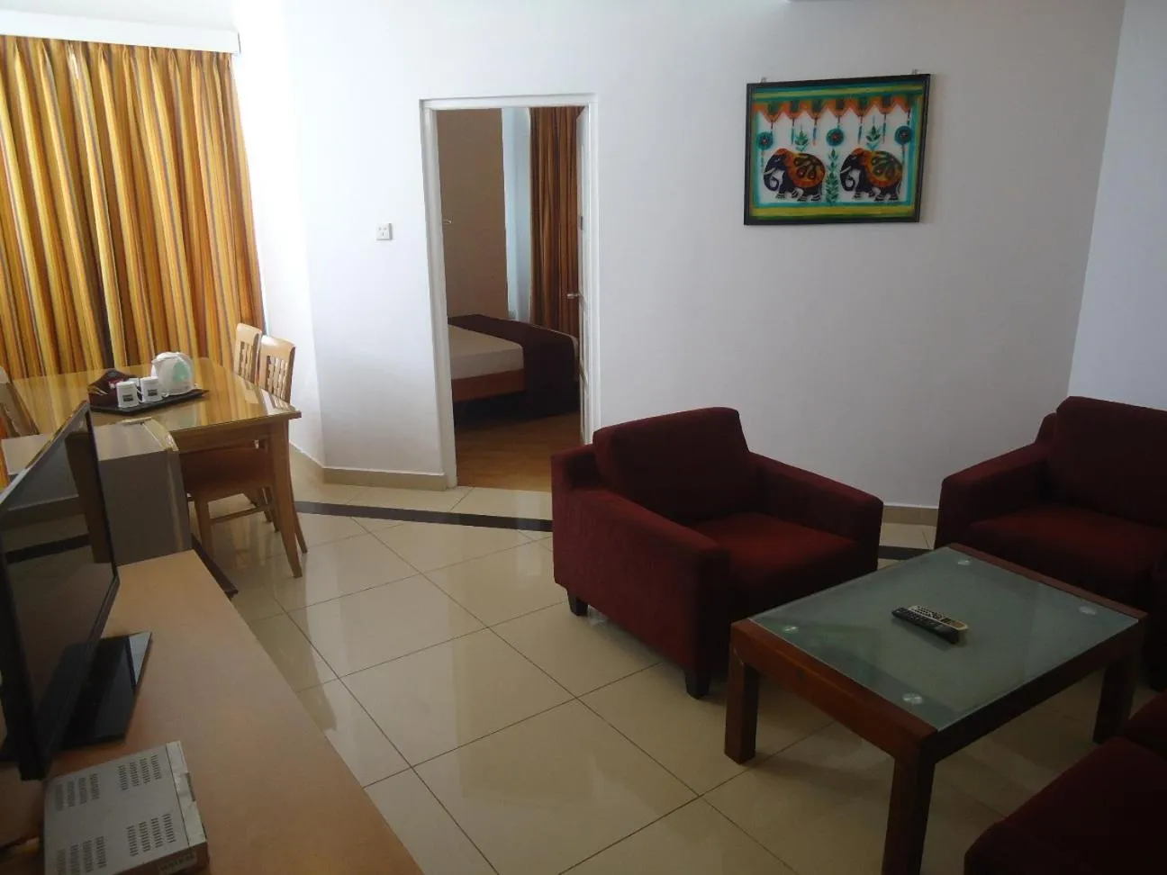 TV and multimedia in Global Towers Hotel & Apartments