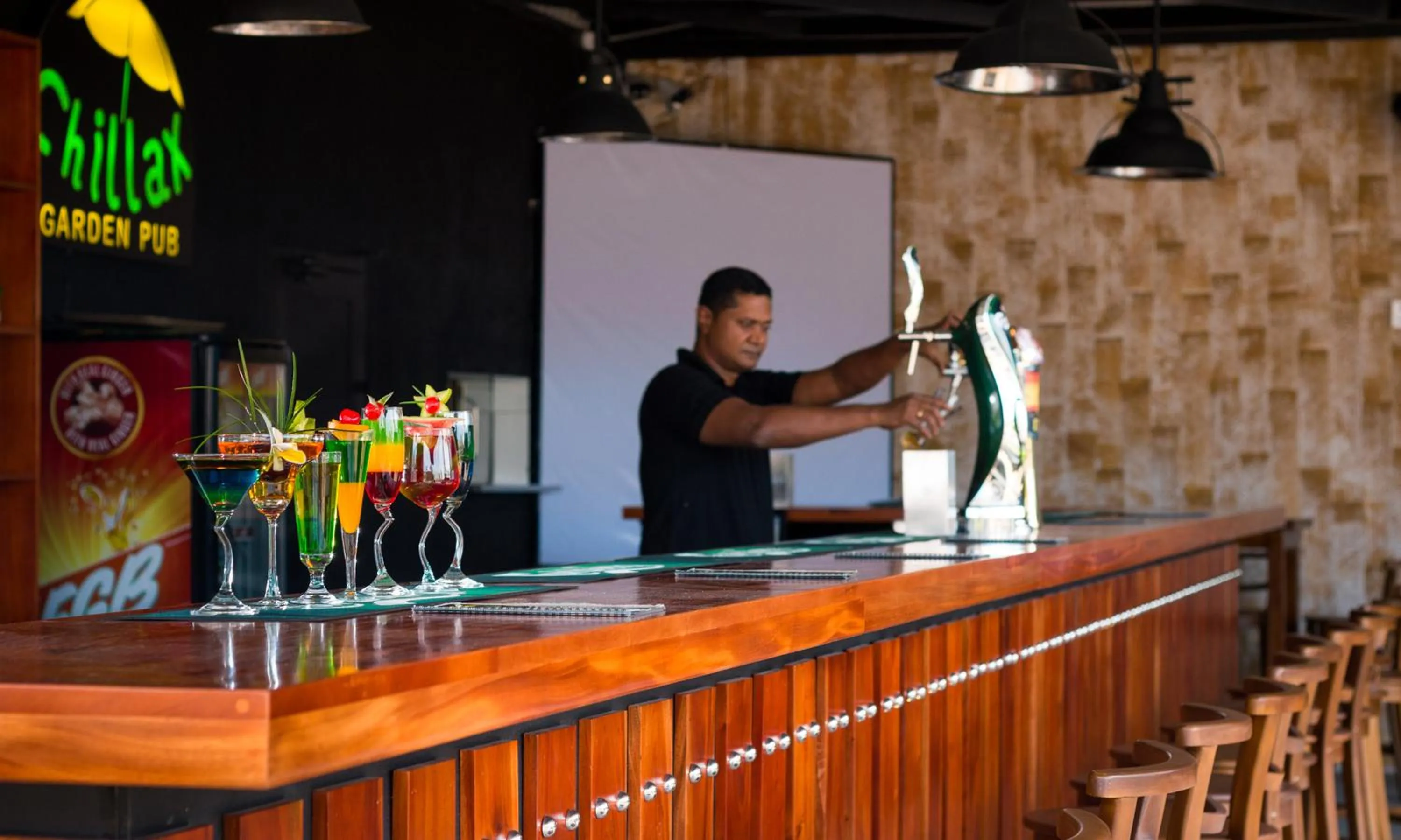 Restaurant/places to eat in Global Towers Hotel & Apartments