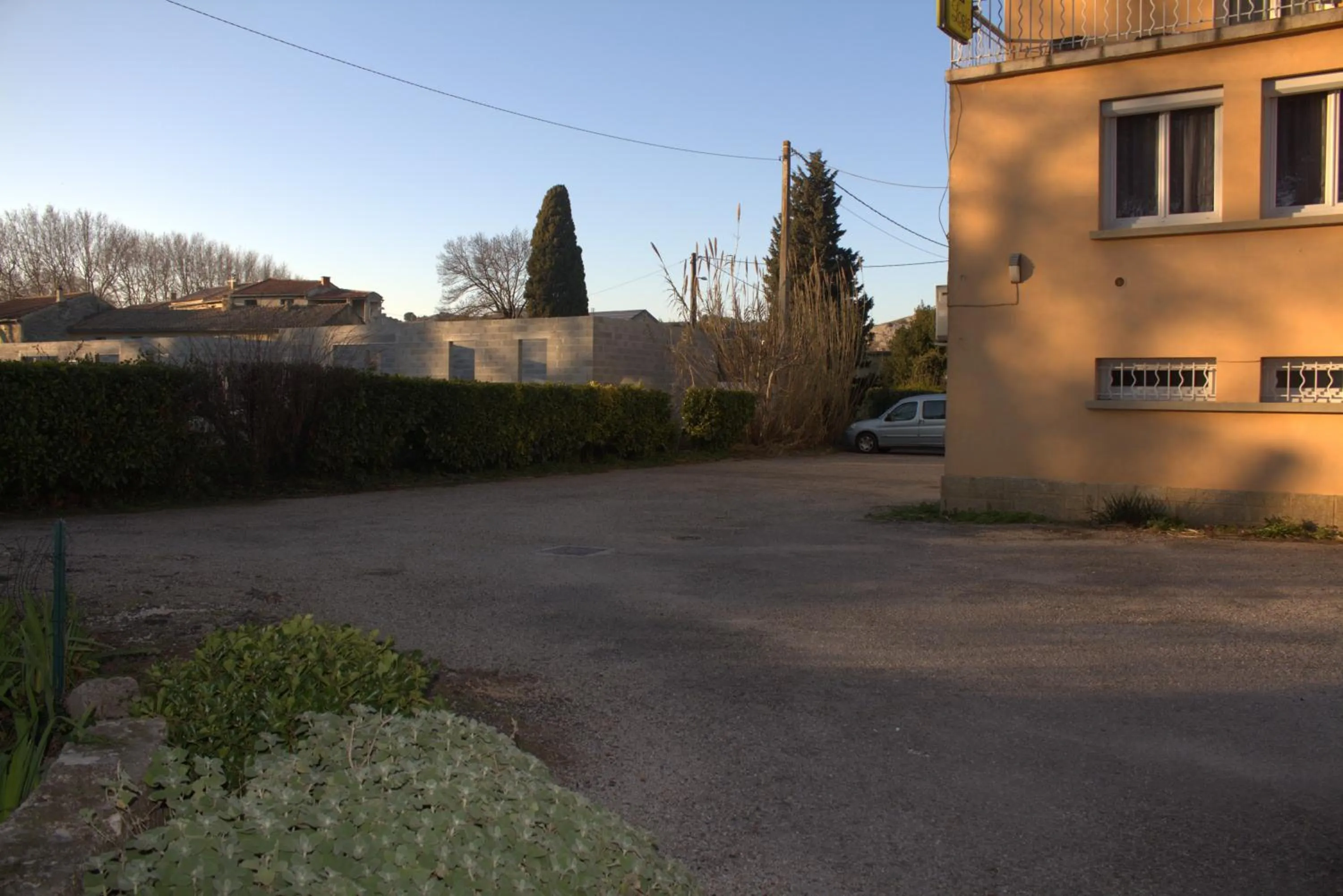 Parking in Logis Hôtel Le Clement V