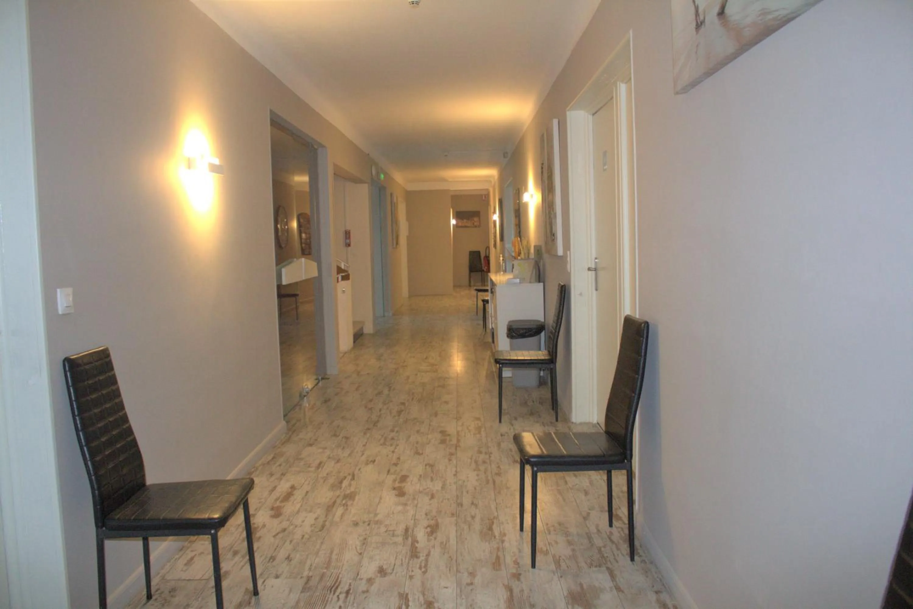 Area and facilities in Logis Hôtel Le Clement V