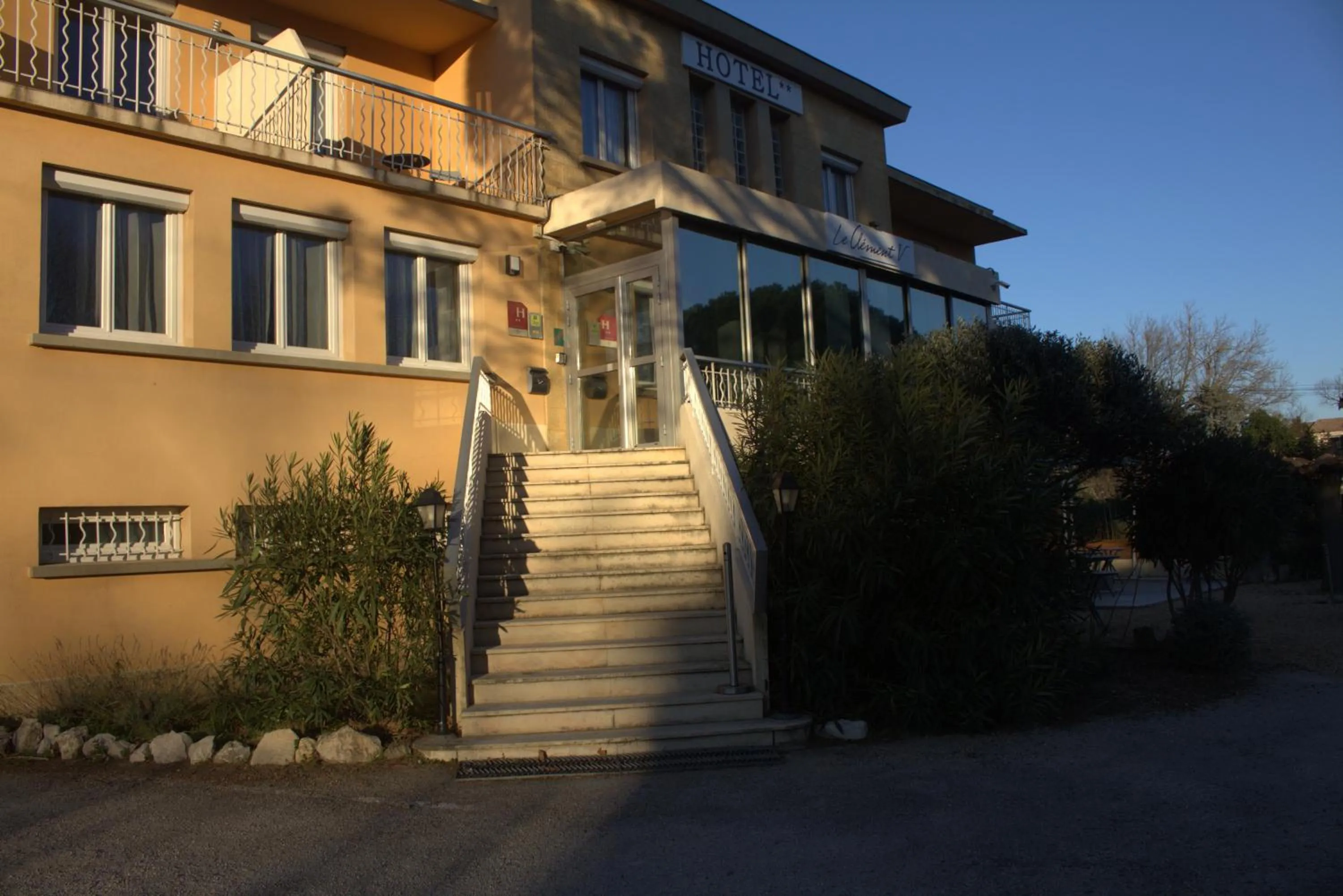 Facade/entrance in Logis Hôtel Le Clement V