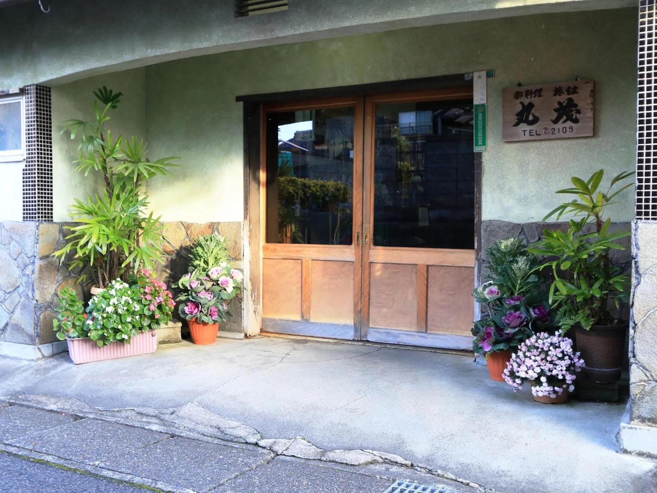Facade/entrance in Marumo Ryokan