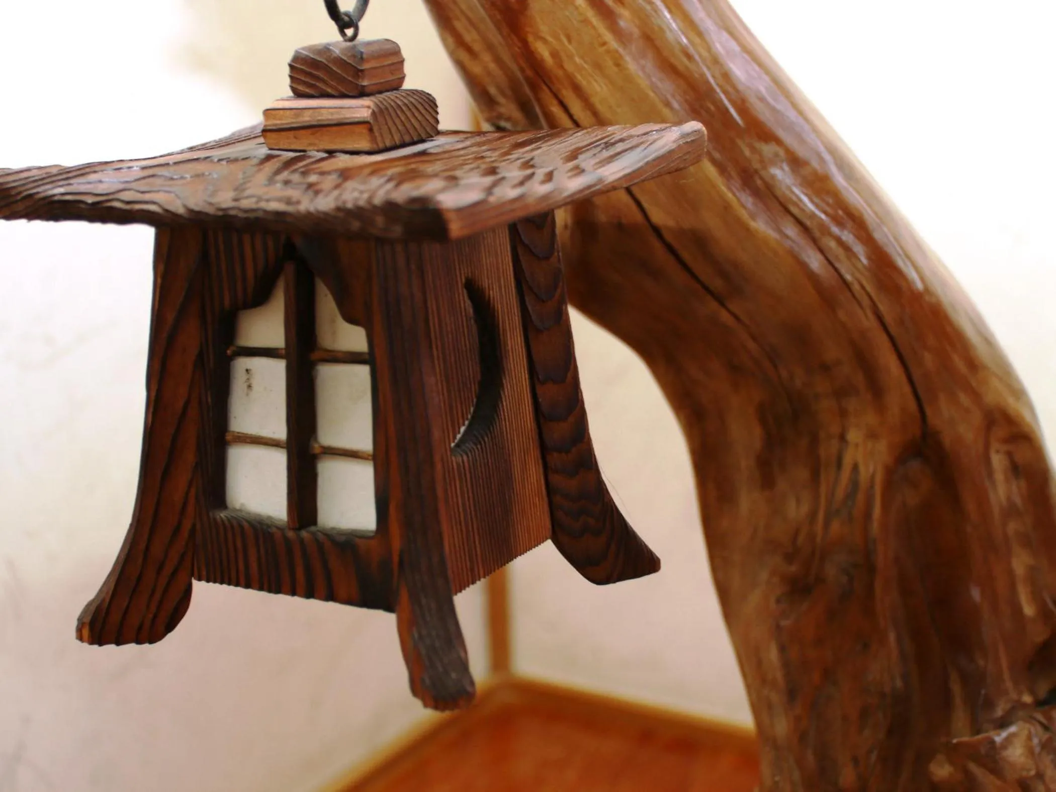 Decorative detail in Marumo Ryokan