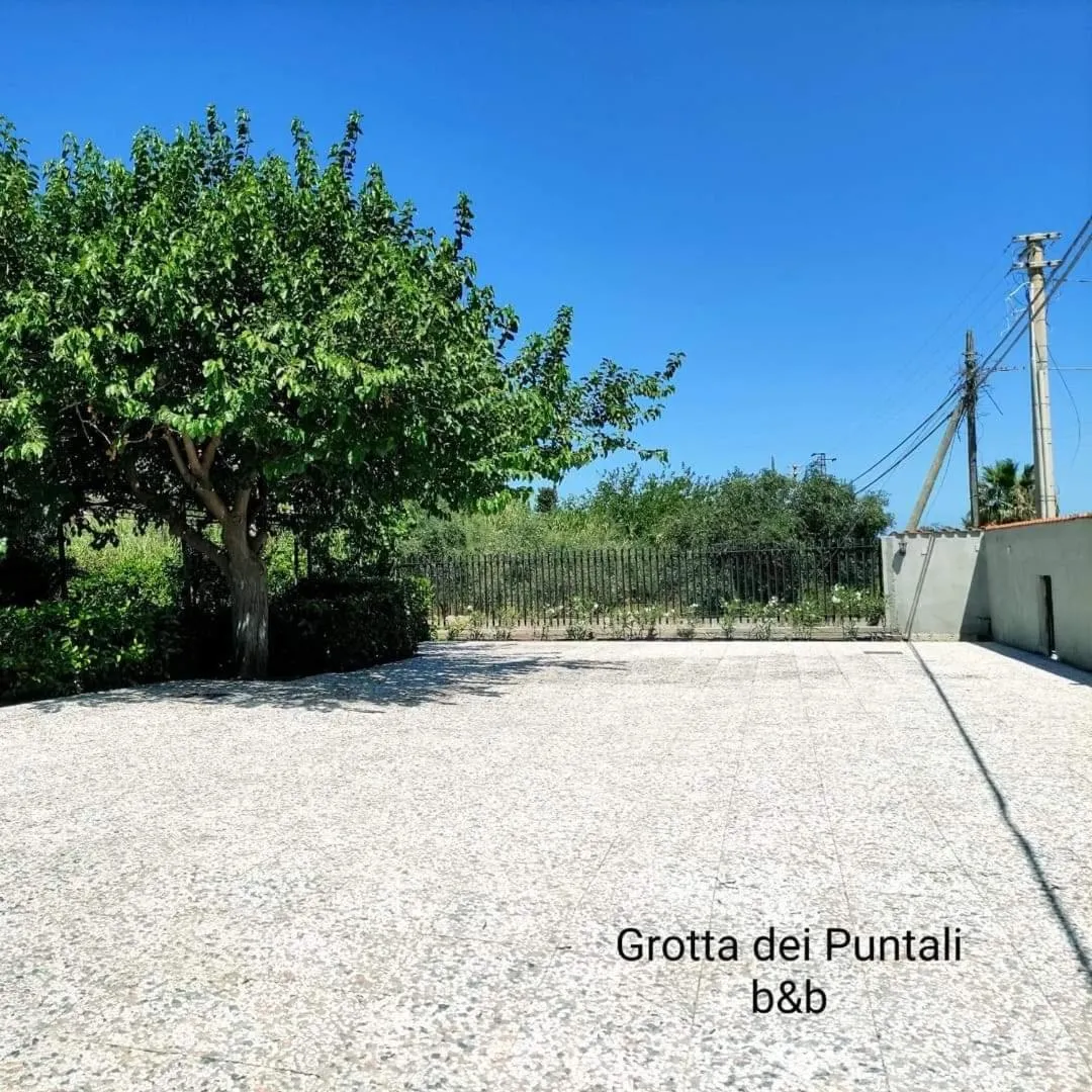 Parking in Grotta dei Puntali B&B
