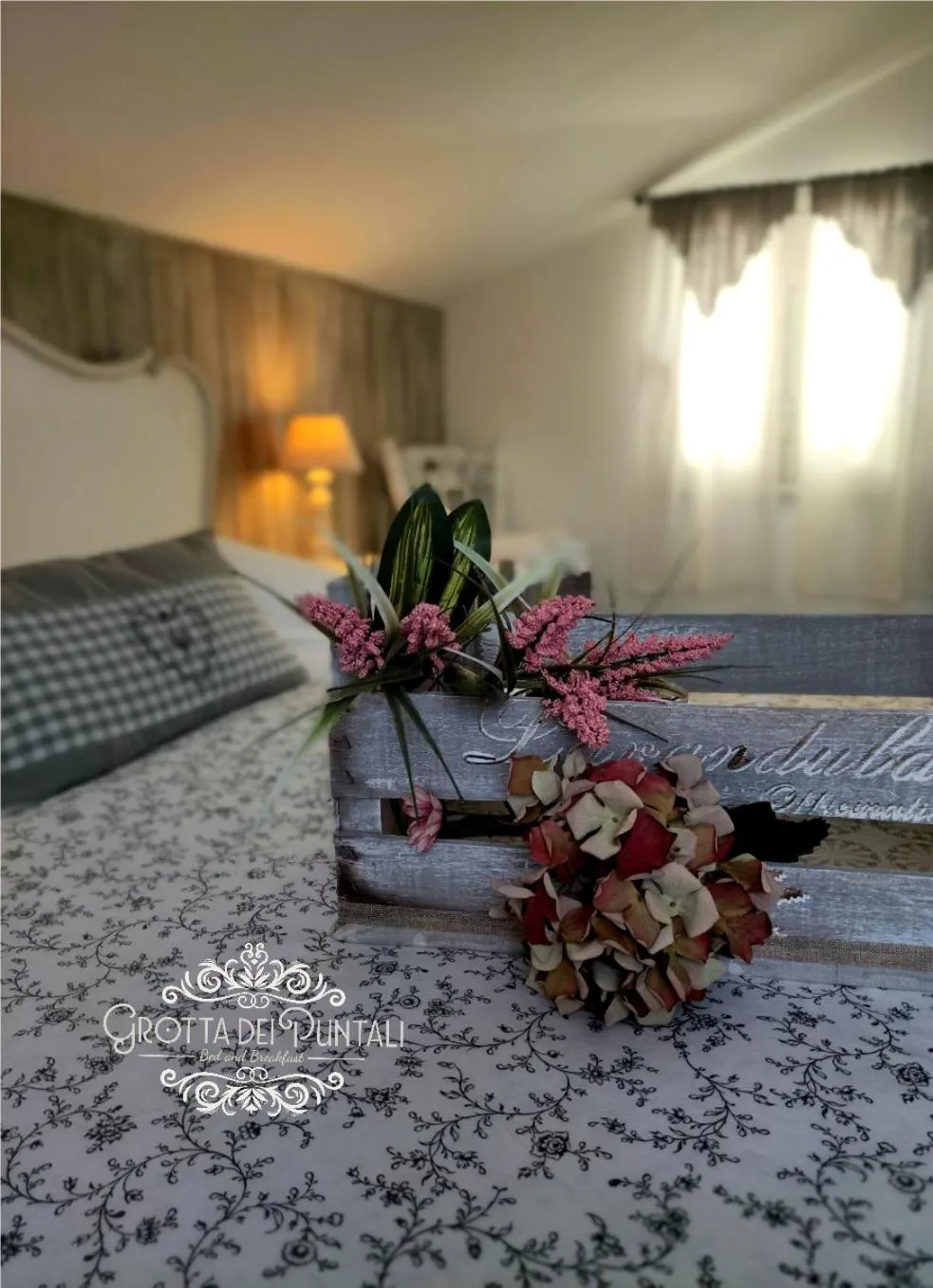 Bed in Grotta dei Puntali B&B