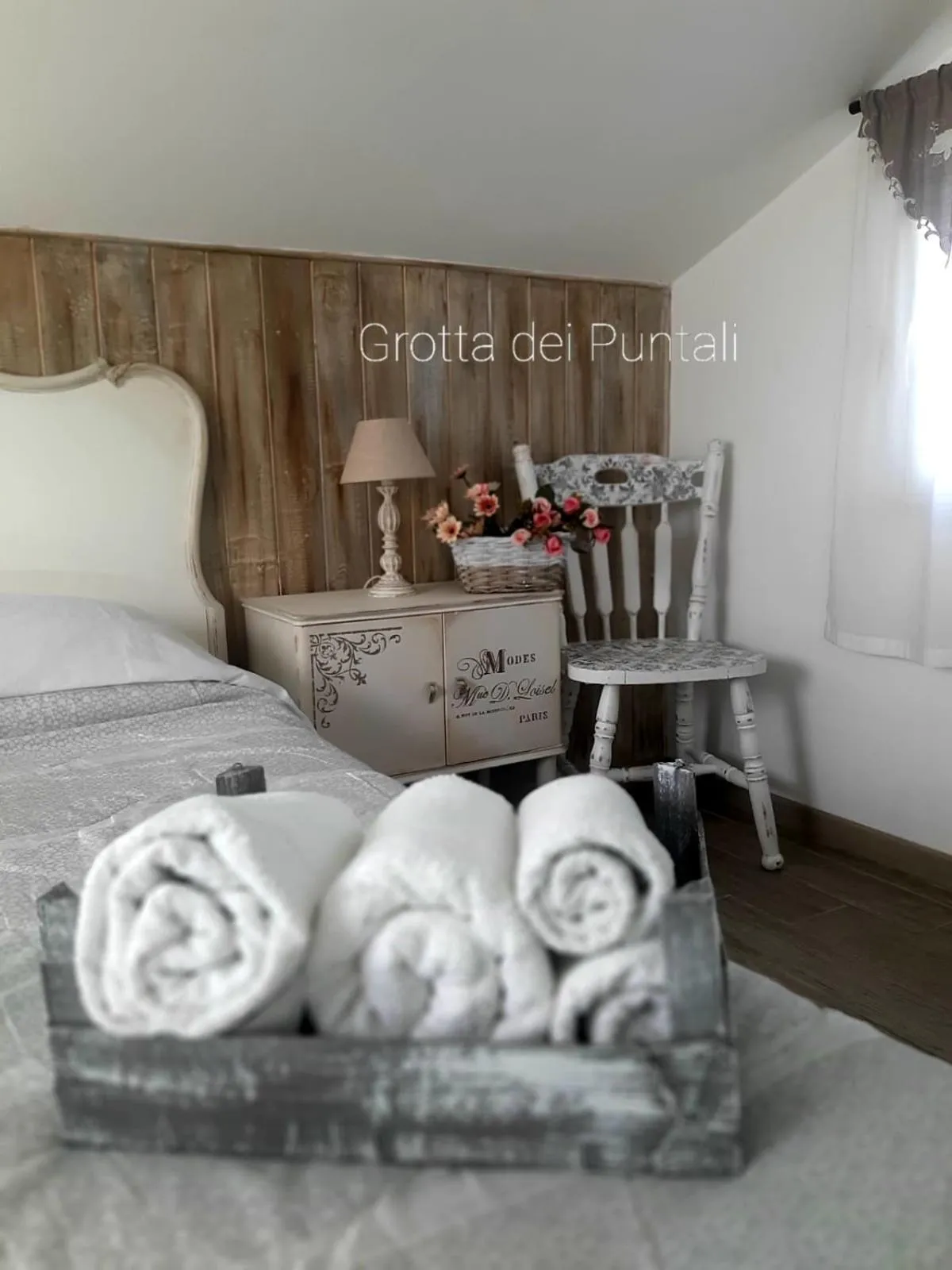 Bed in Grotta dei Puntali B&B