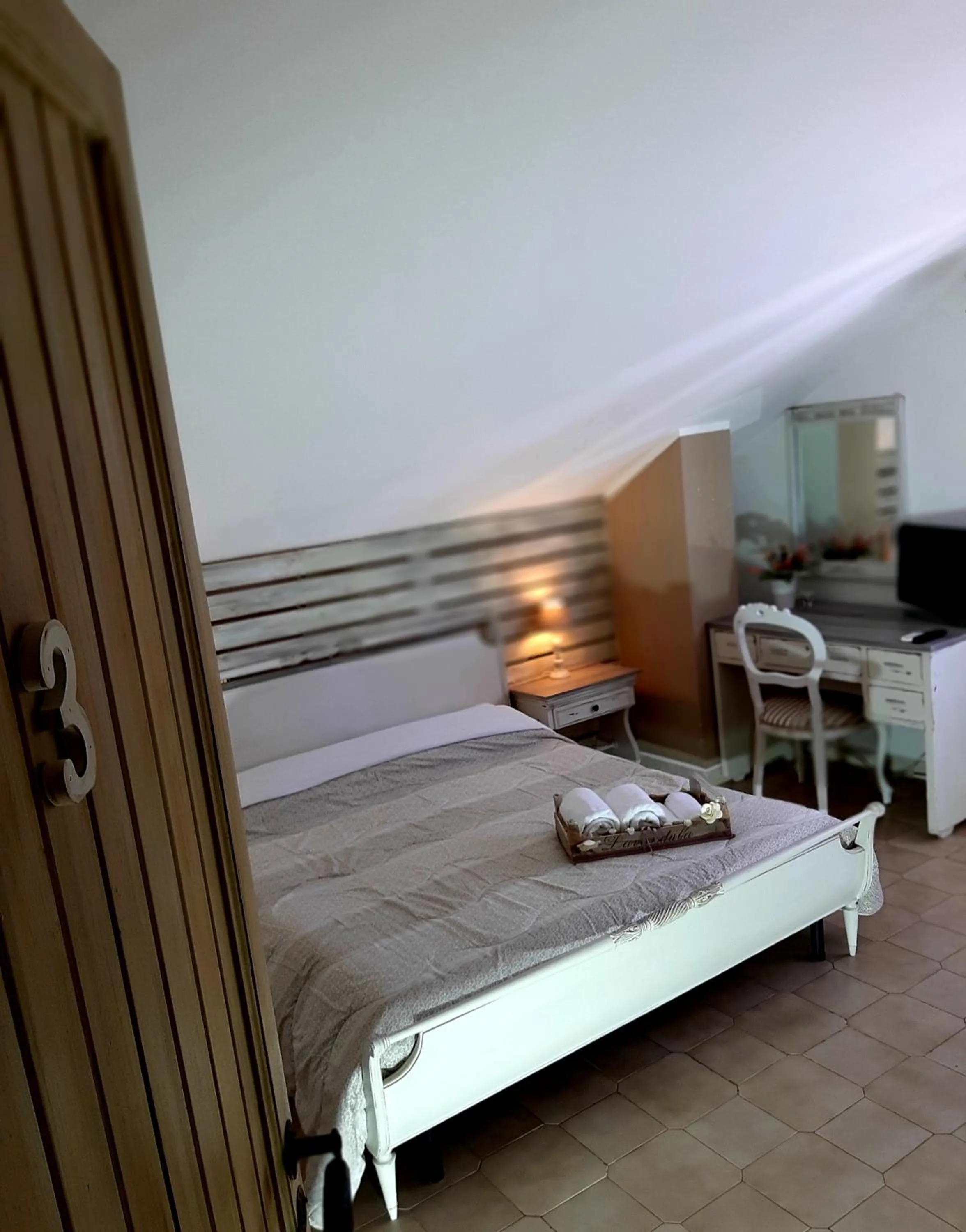 Bed in Grotta dei Puntali B&B