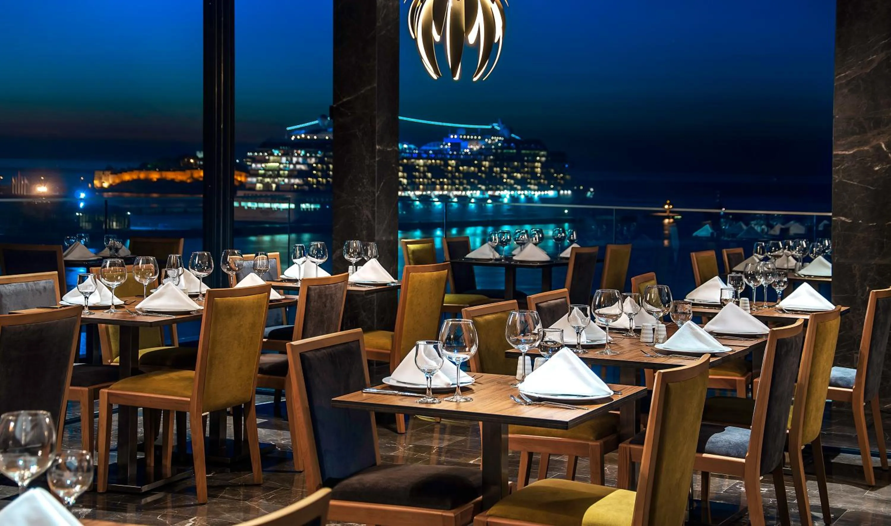 Restaurant/places to eat in Ilayda Avantgarde Hotel
