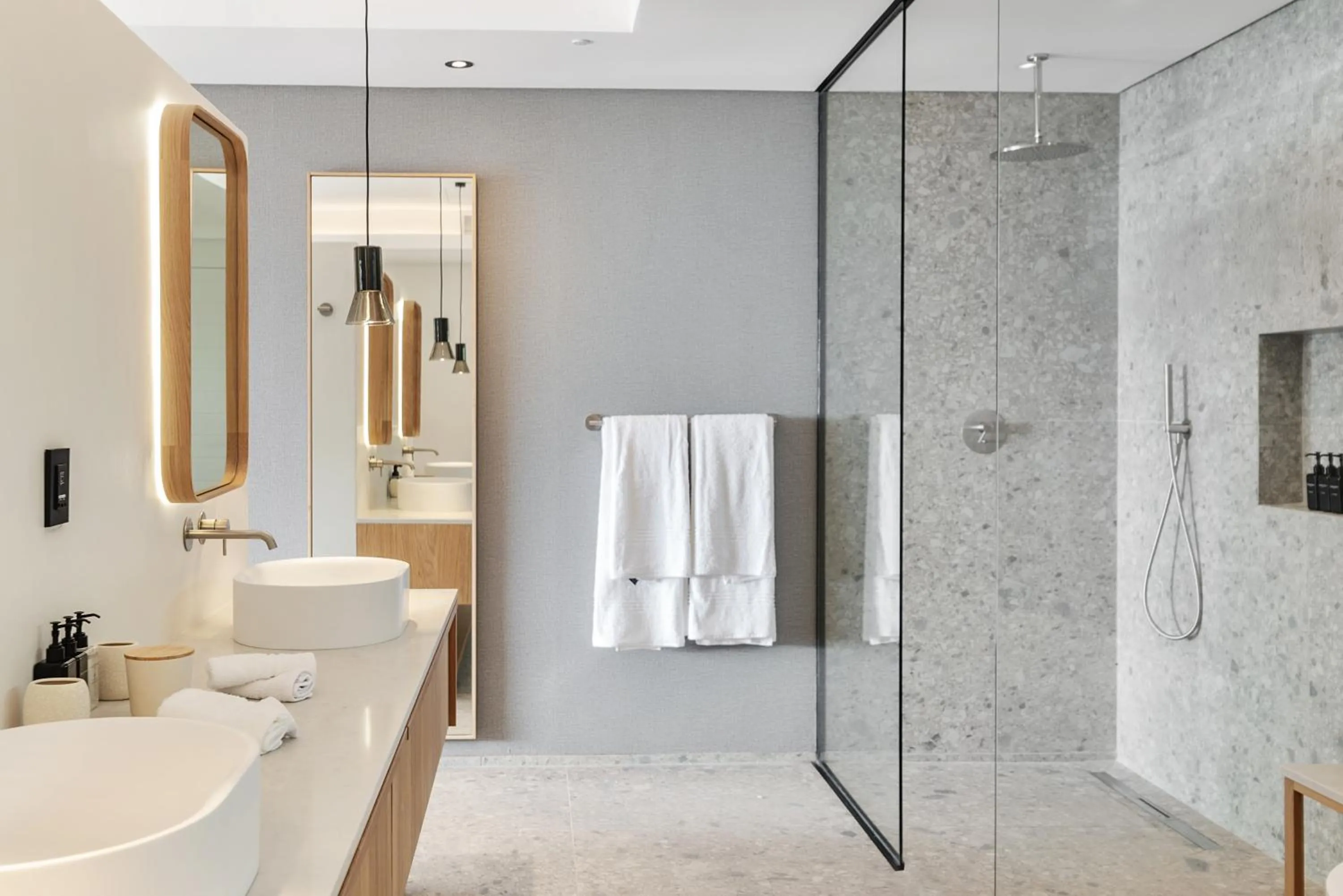 Shower in Clouds Estate