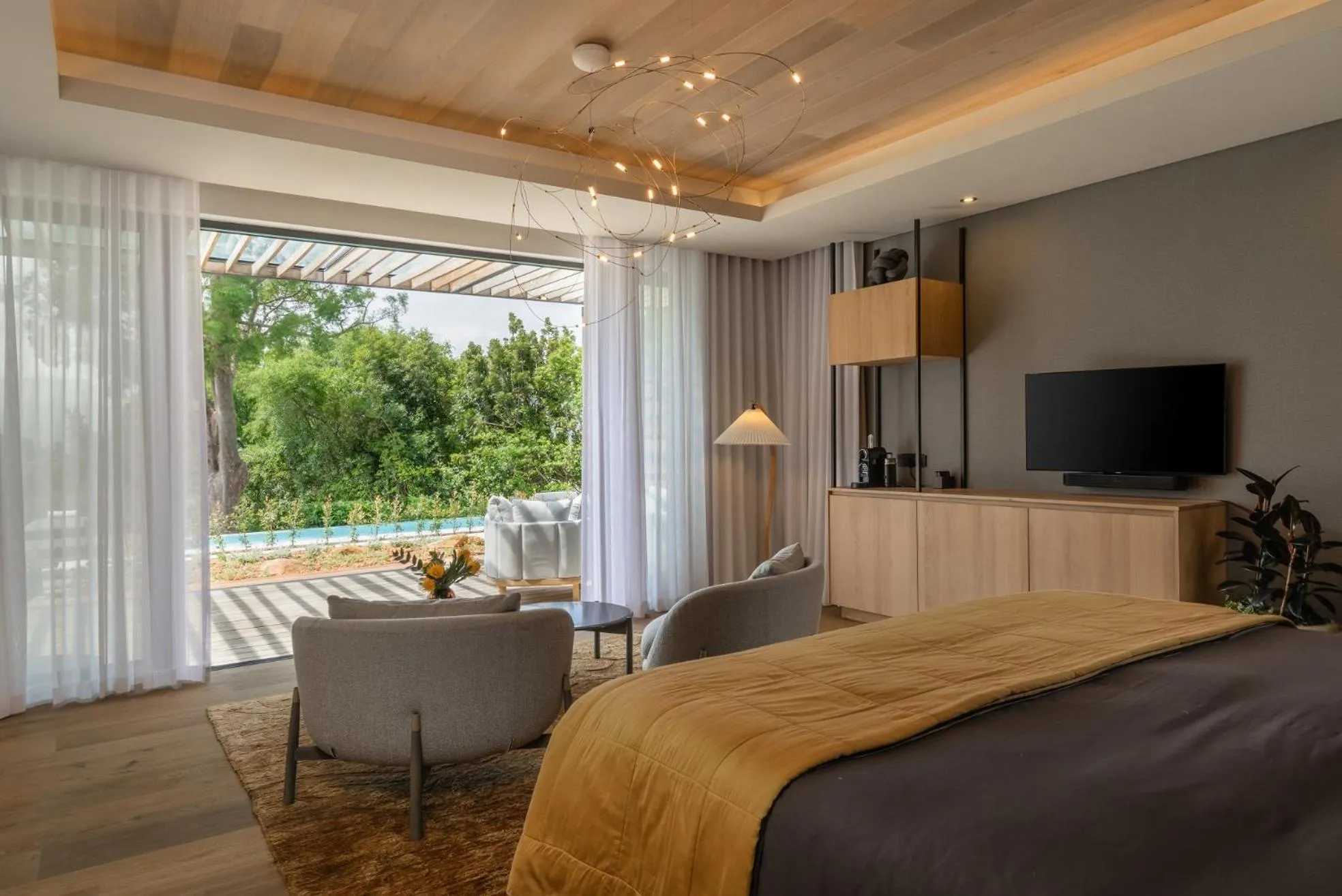 Photo of the whole room, Bed in Clouds Estate