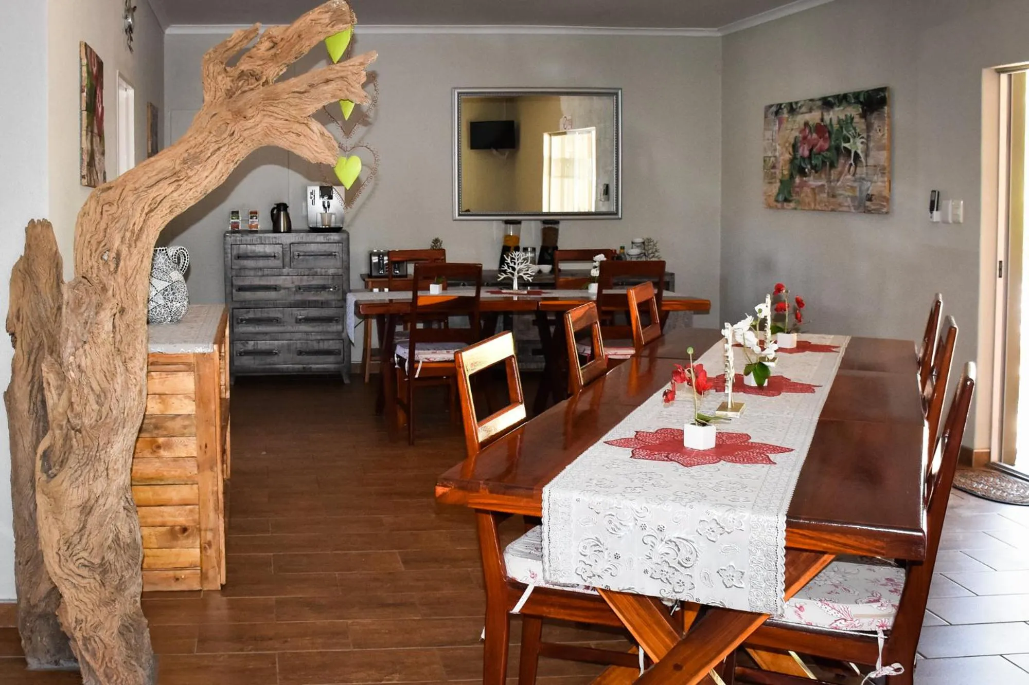 Restaurant/places to eat in Kamaku Guesthouse cc