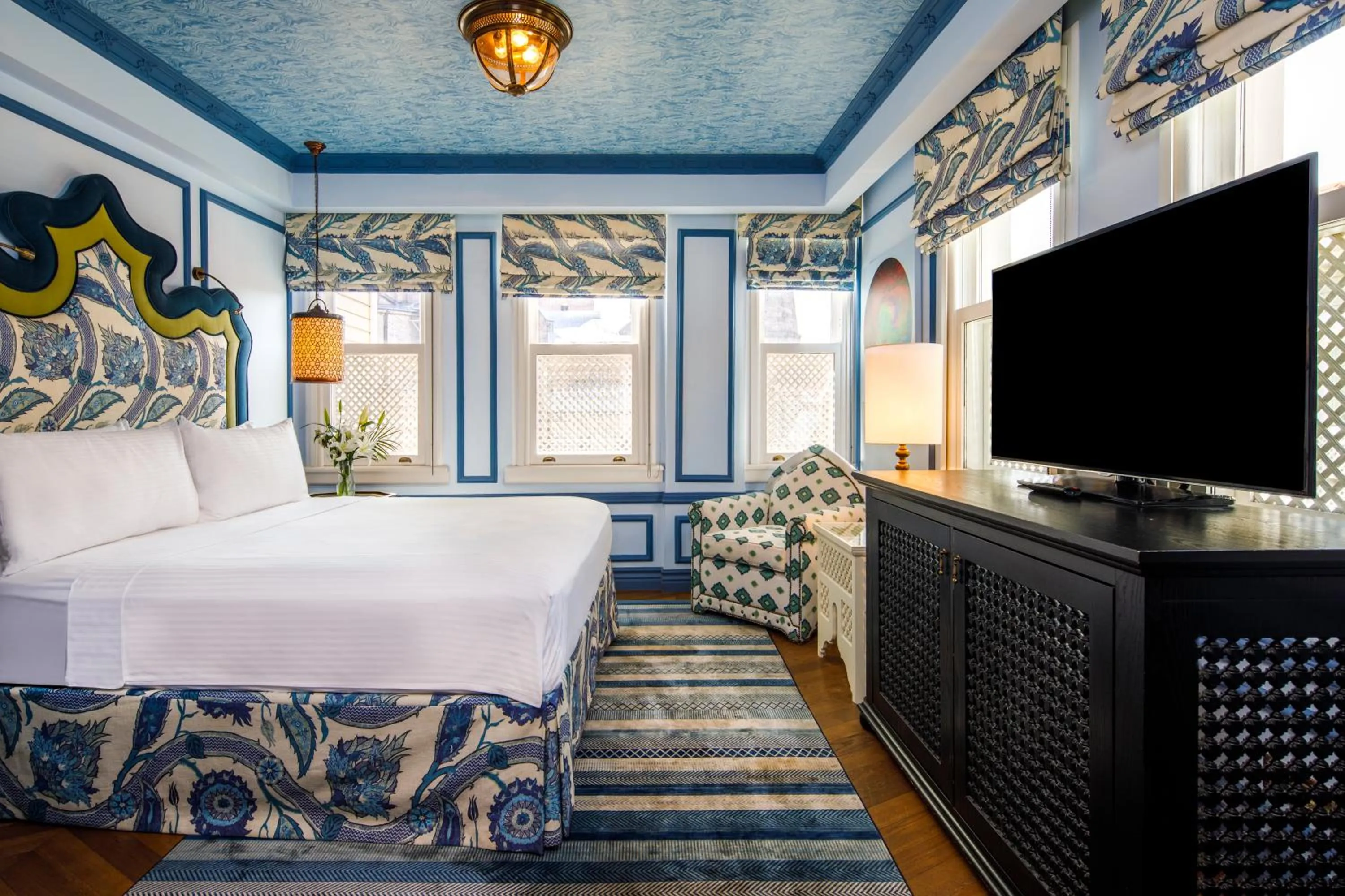 TV and multimedia, Bed in Hagia Sofia Mansions Istanbul, Curio Collection by Hilton