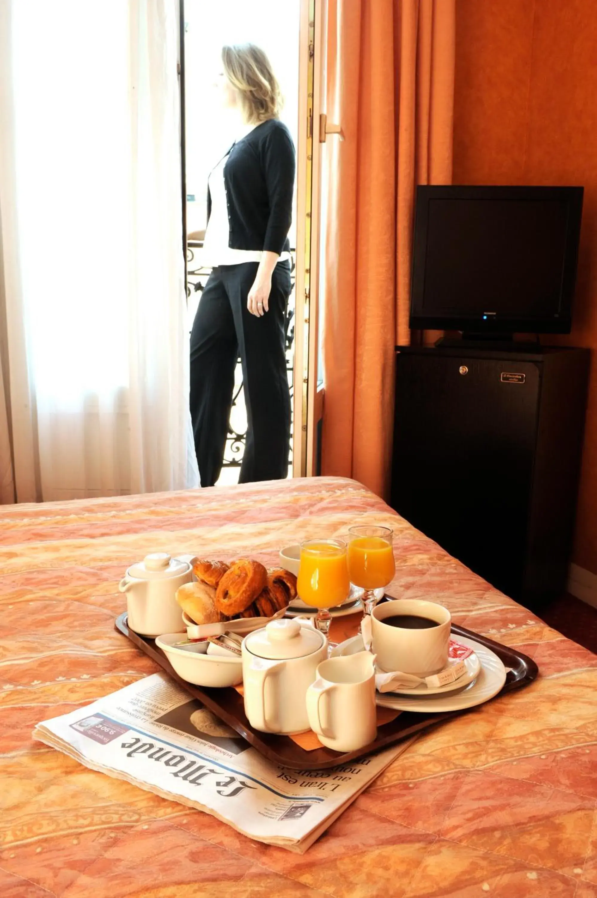 Triple Room in Auriane Porte De Versailles Triple Room in Auriane Porte De Versailles