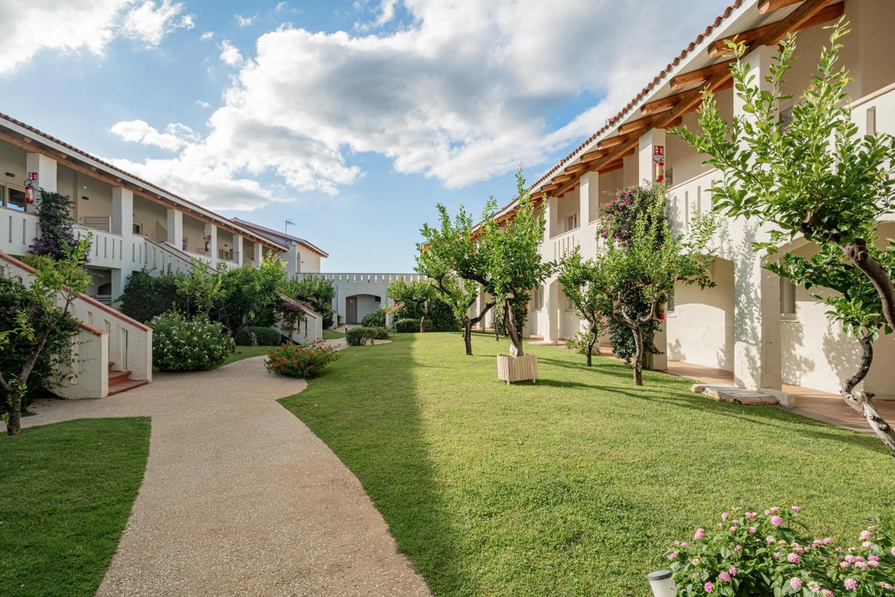 Inner courtyard view in Club Esse Cala Bitta