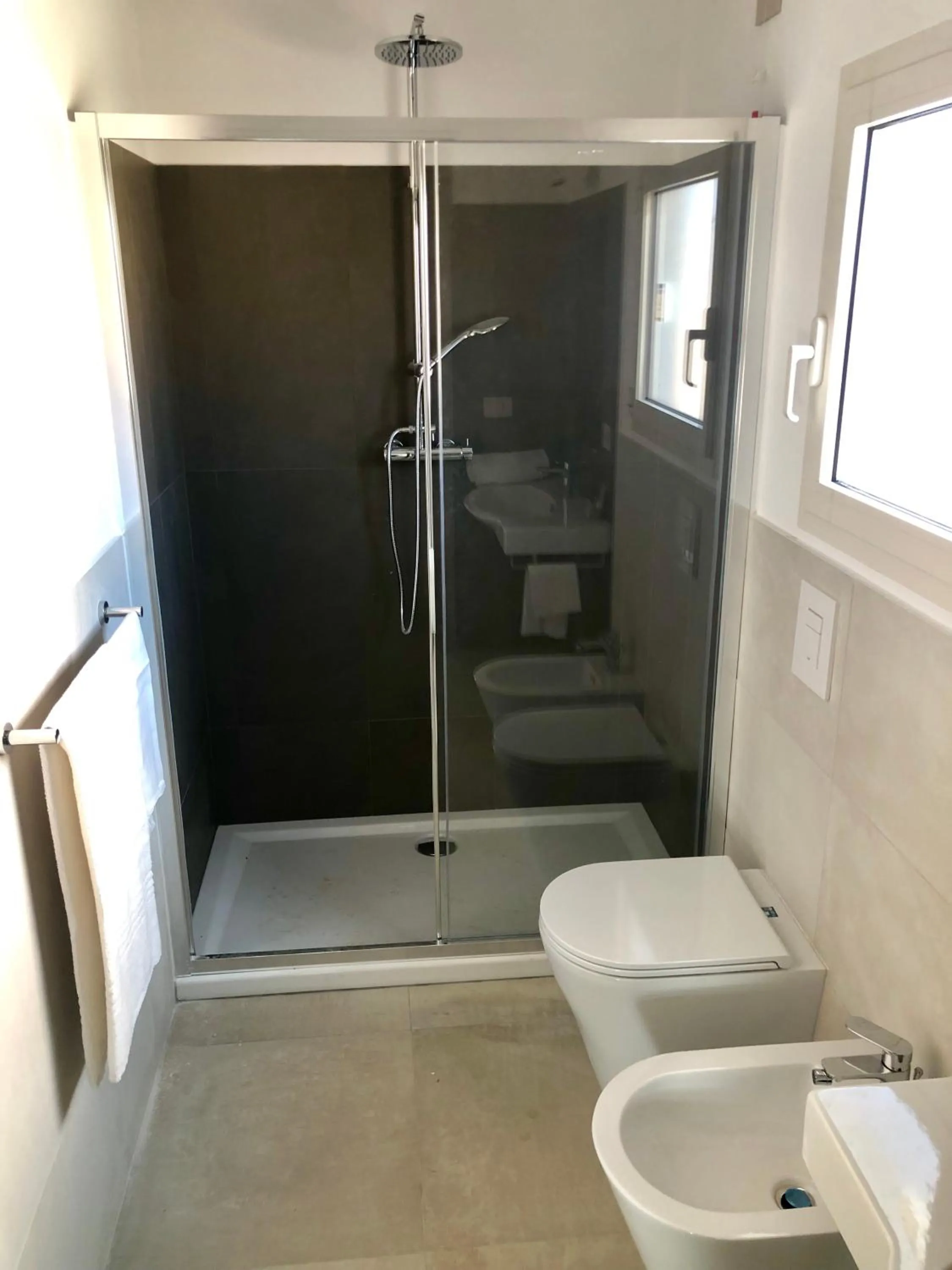 Shower in Club Esse Cala Bitta