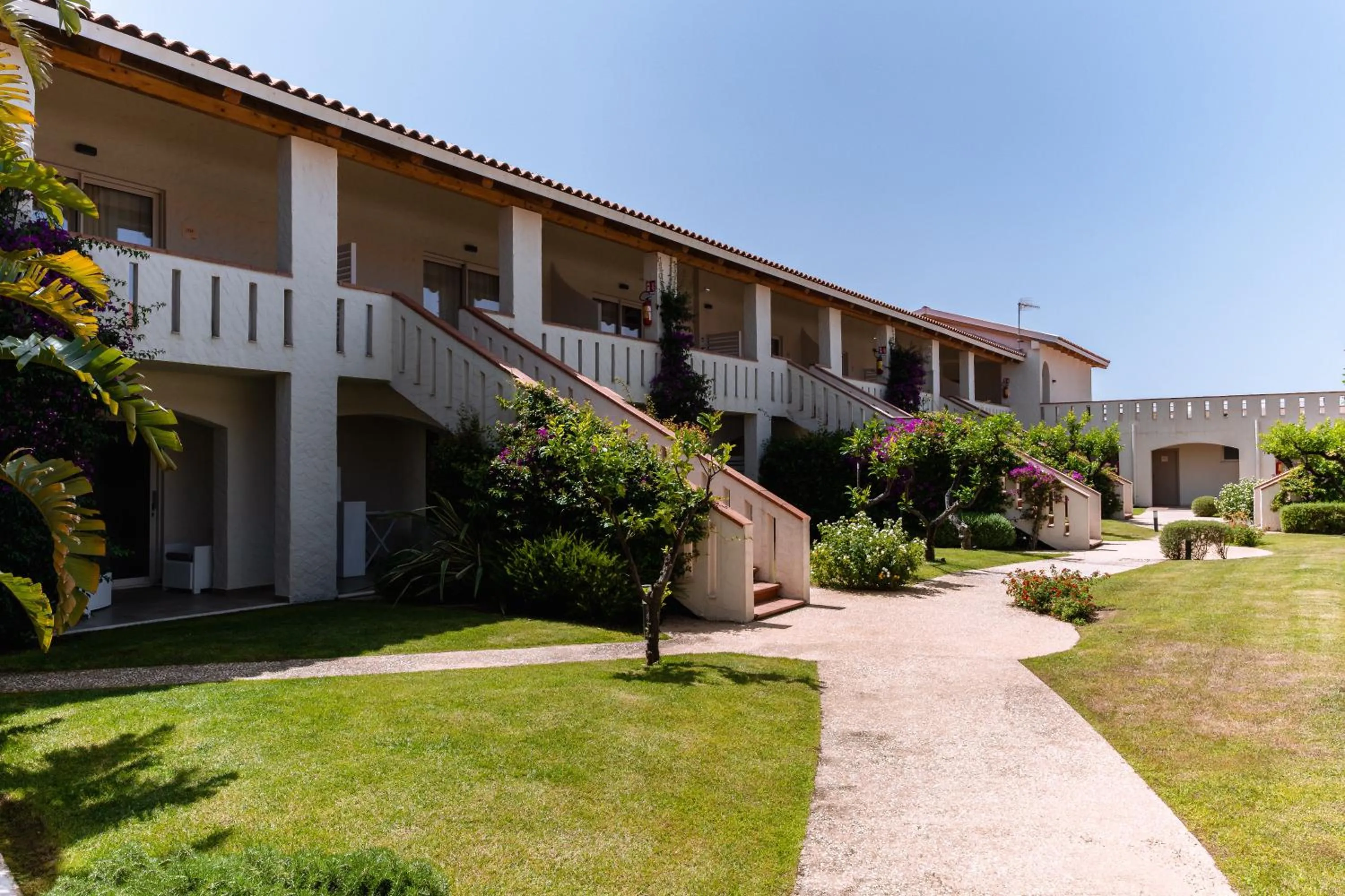 Inner courtyard view in Club Esse Cala Bitta