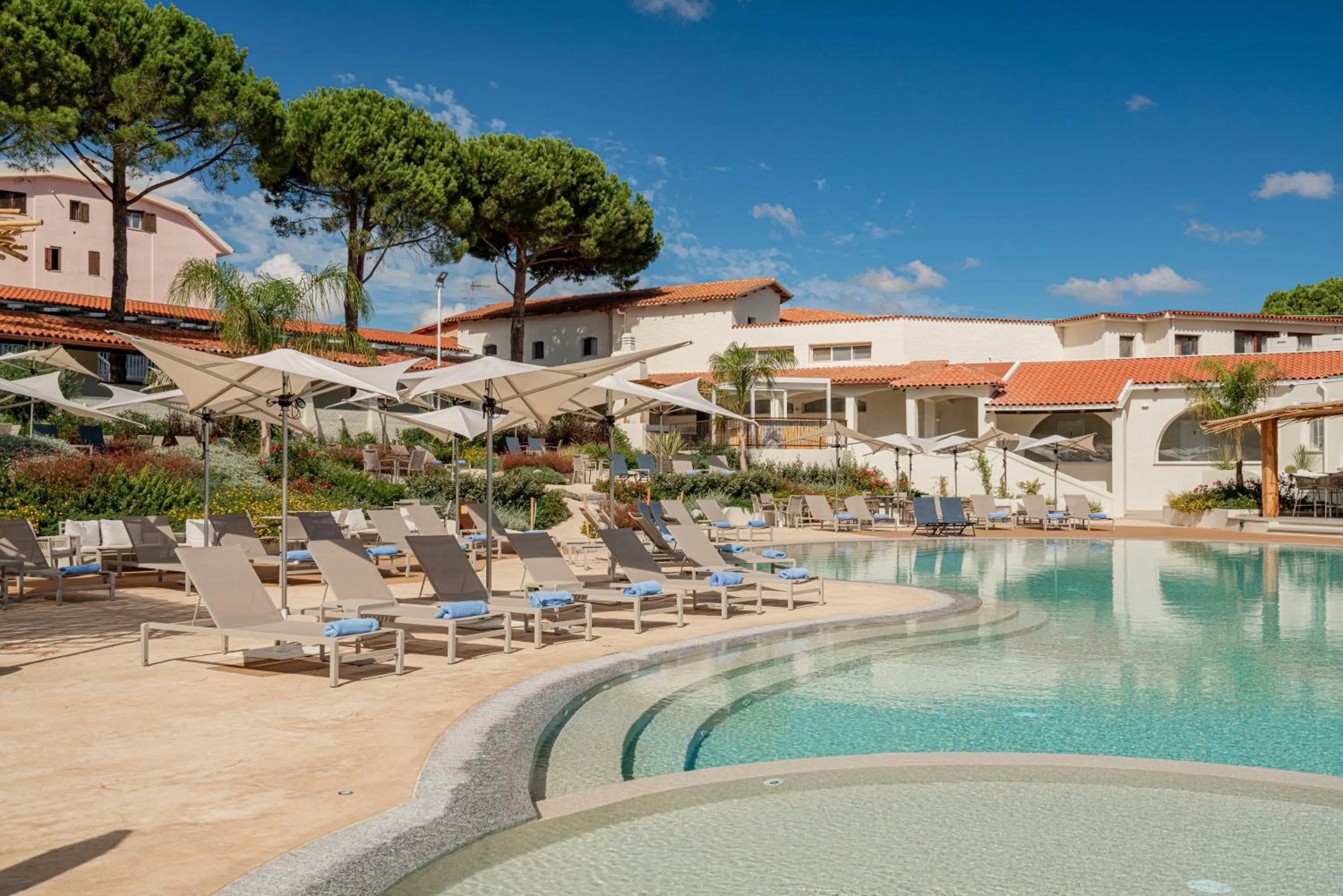 Swimming pool in Club Esse Cala Bitta