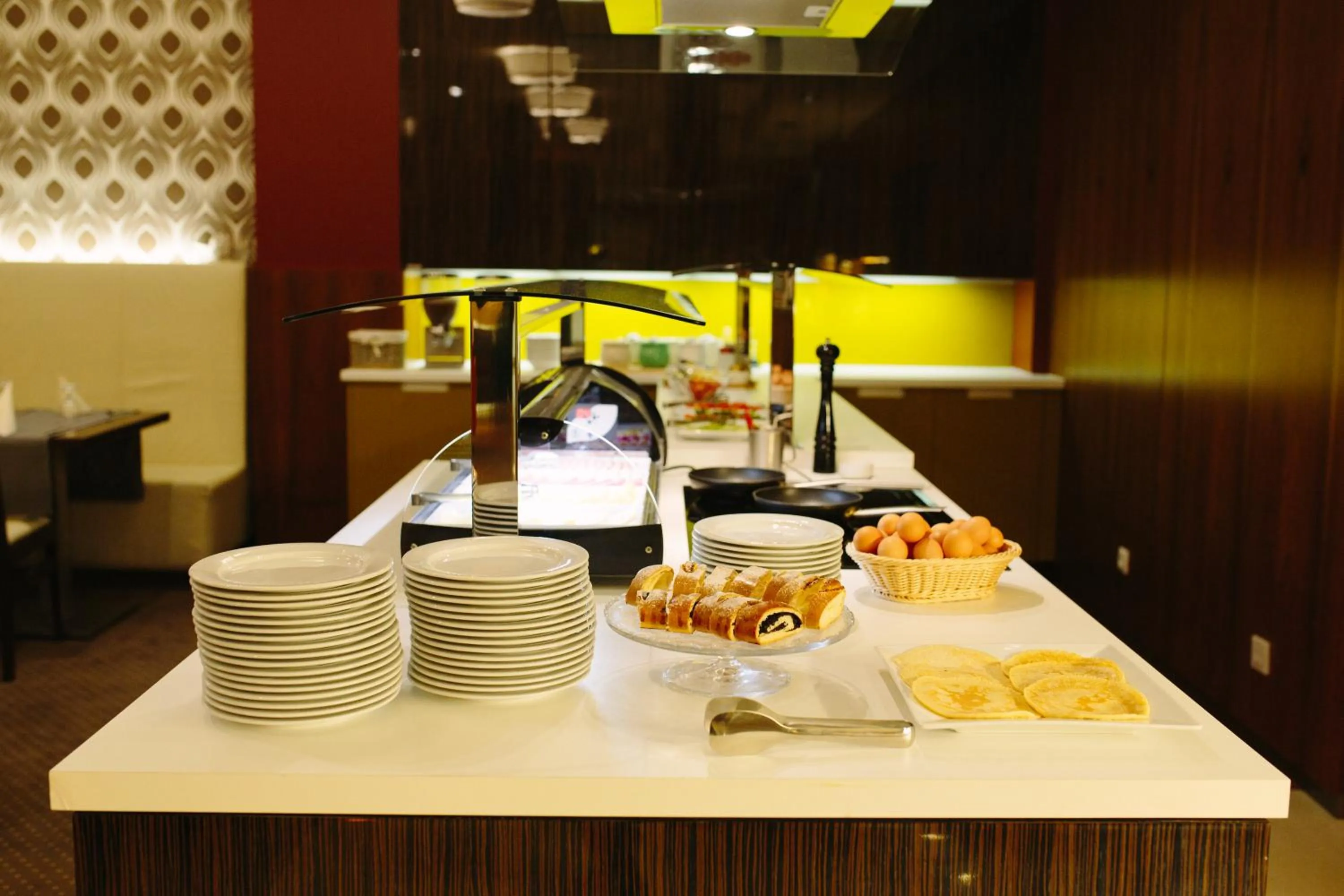 Food and drinks in IMPIQ Hotel