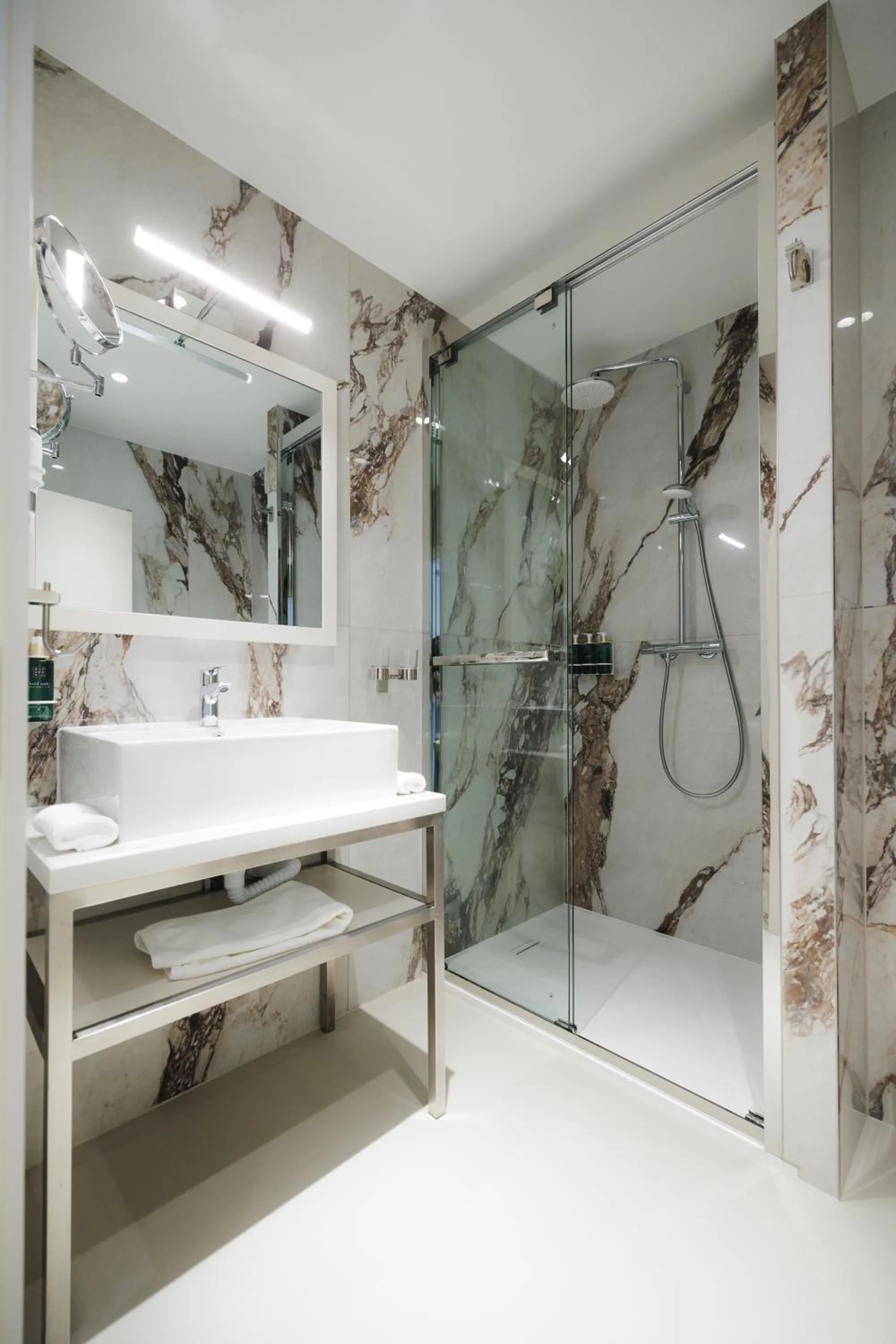 Bathroom in Hotel Arcade