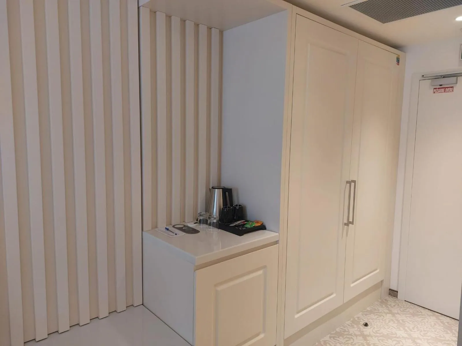 wardrobe in Hotel Arcade