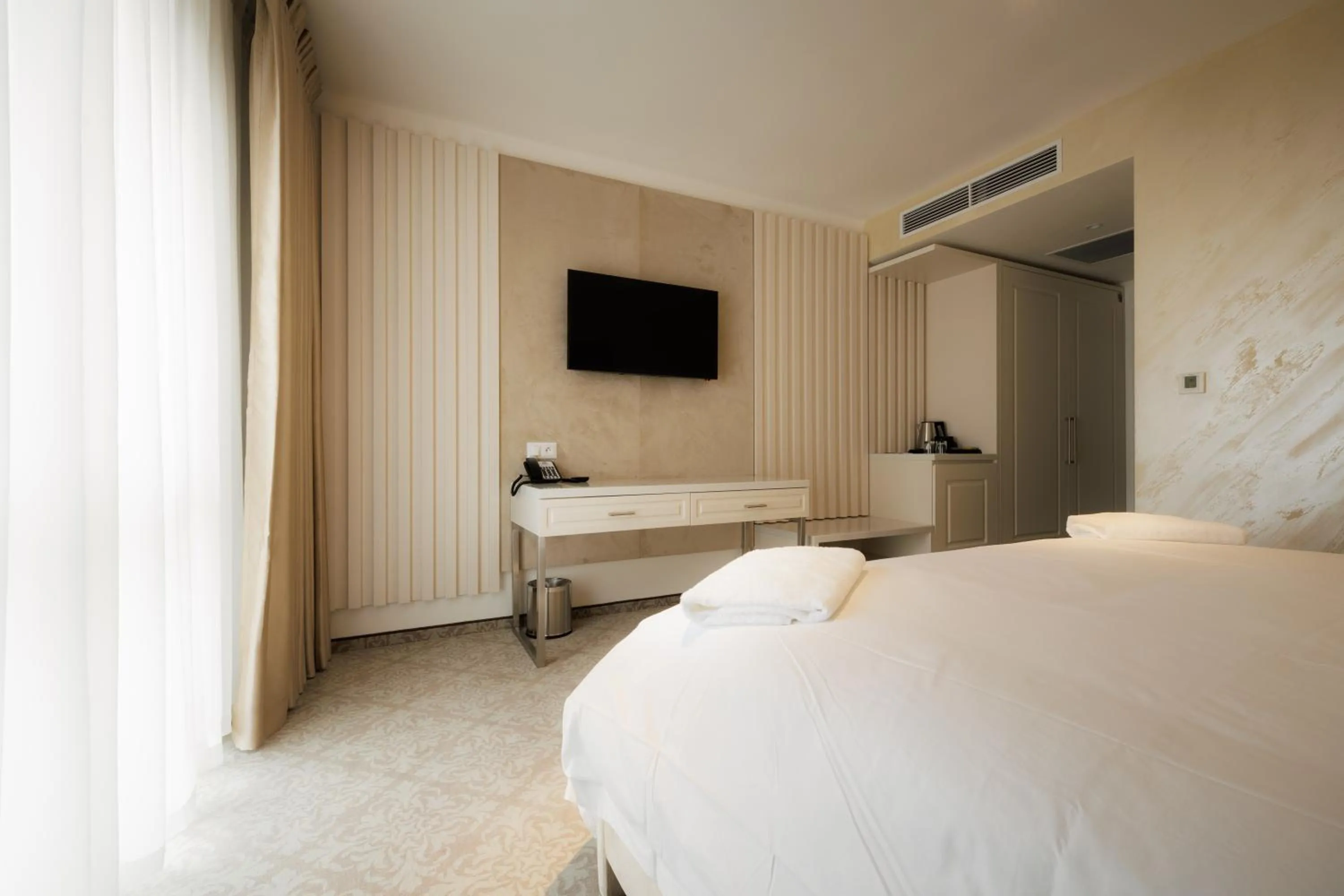 Photo of the whole room, Bed in Hotel Arcade